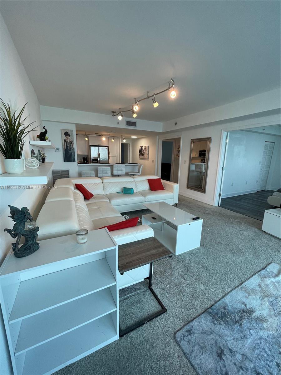 7501 E Treasure Dr 9EF, North Bay Village, Florida 33141, 3 Bedrooms Bedrooms, ,2 BathroomsBathrooms,Residentiallease,For Rent,7501 E Treasure Dr 9EF,A11509412