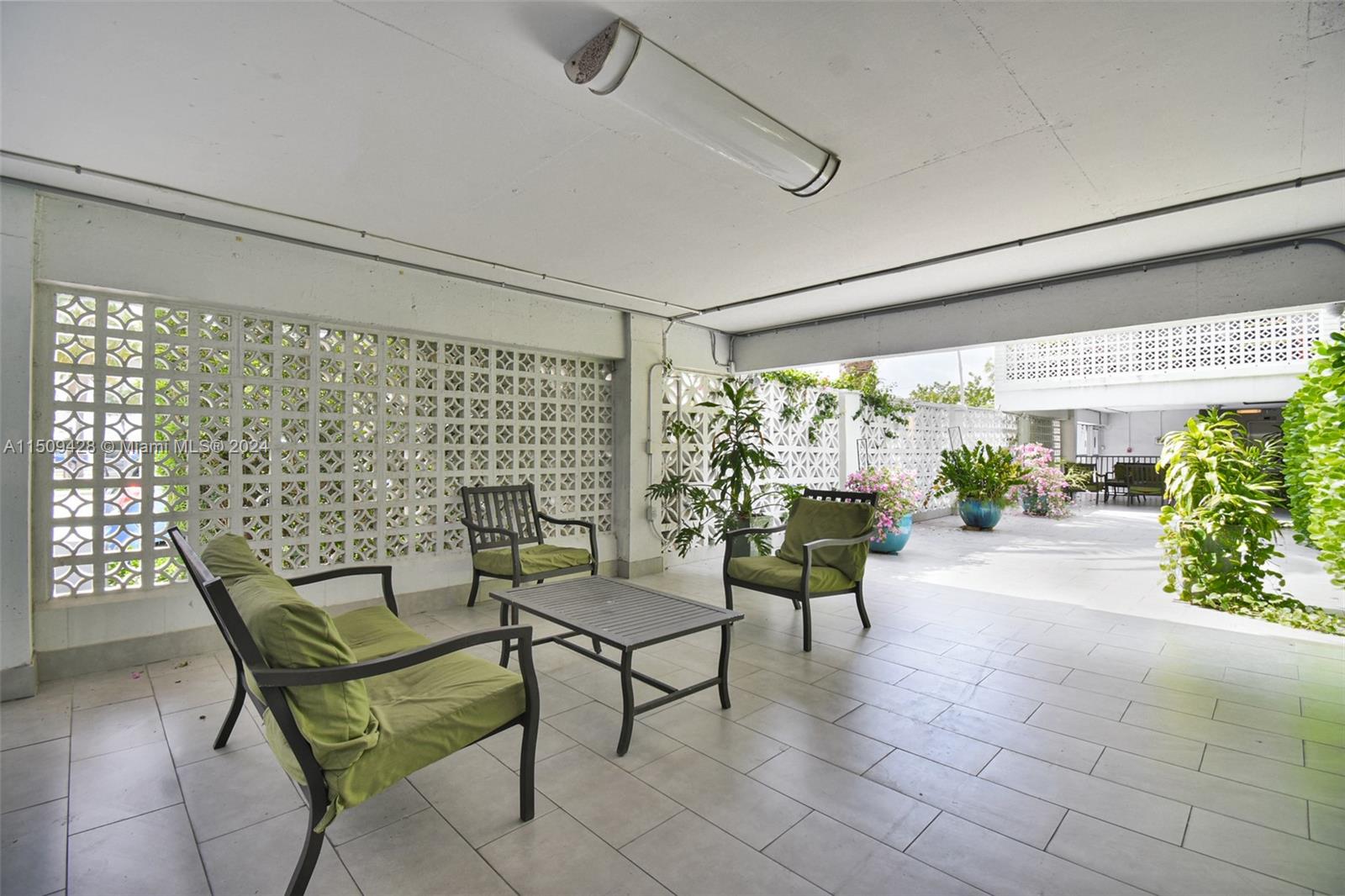 1620 West Ave 306, Miami Beach, Florida 33139, 1 Bedroom Bedrooms, ,1 BathroomBathrooms,Residential,For Sale,1620 West Ave 306,A11509428