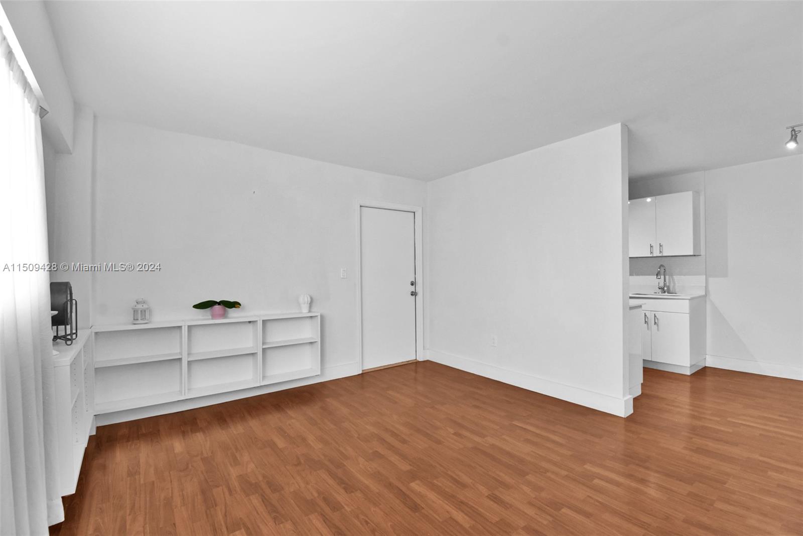 1620 West Ave 306, Miami Beach, Florida 33139, 1 Bedroom Bedrooms, ,1 BathroomBathrooms,Residential,For Sale,1620 West Ave 306,A11509428