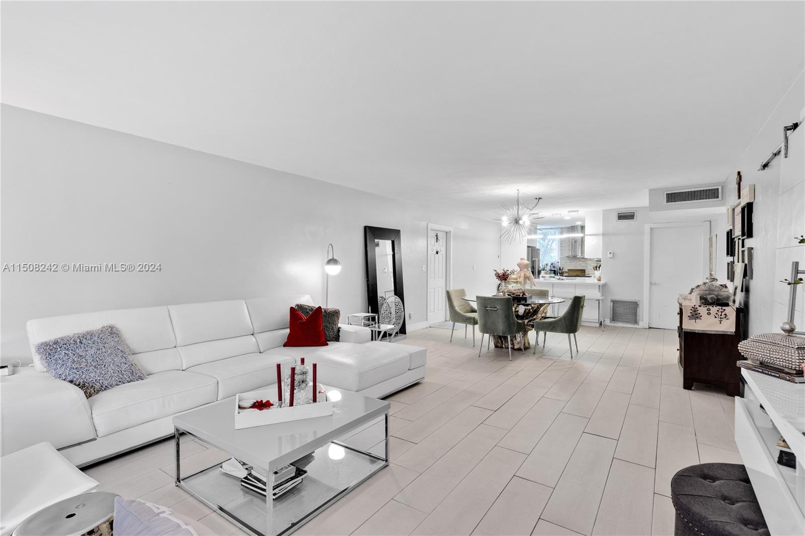 Spacious Living room