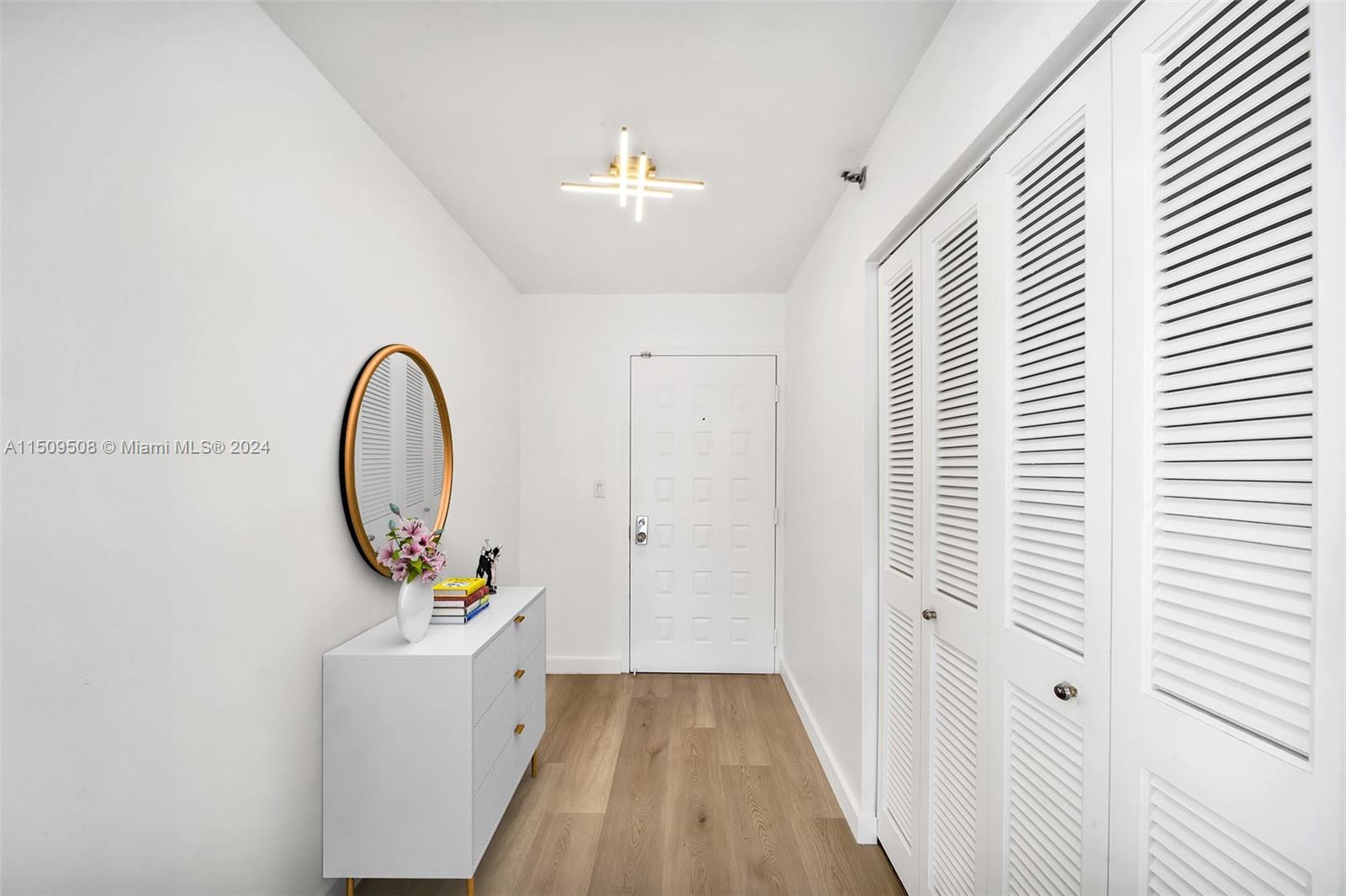 6061 Collins Ave 7A, Miami Beach, Florida 33140, 2 Bedrooms Bedrooms, ,2 BathroomsBathrooms,Residential,For Sale,6061 Collins Ave 7A,A11509508