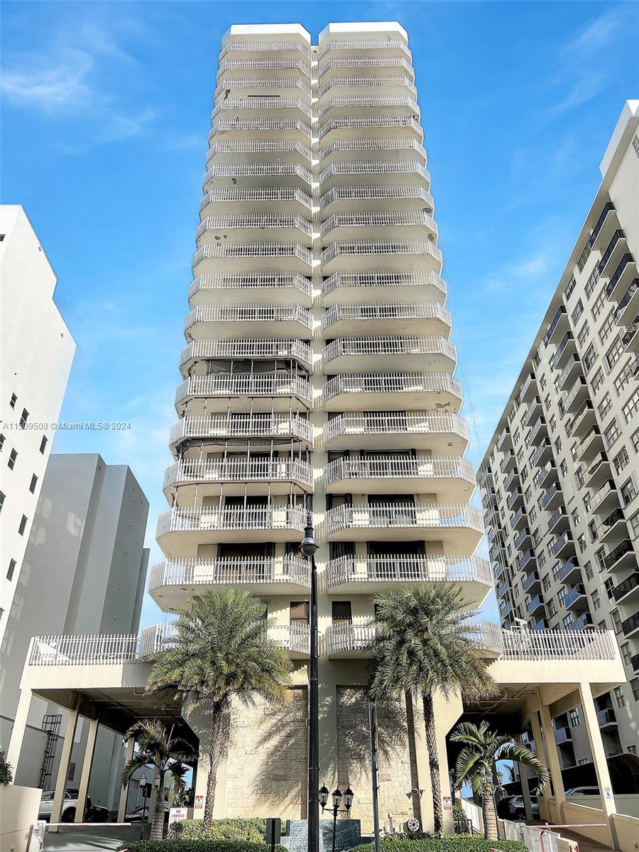 6061 Collins Ave 7A, Miami Beach, Florida 33140, 2 Bedrooms Bedrooms, ,2 BathroomsBathrooms,Residential,For Sale,6061 Collins Ave 7A,A11509508