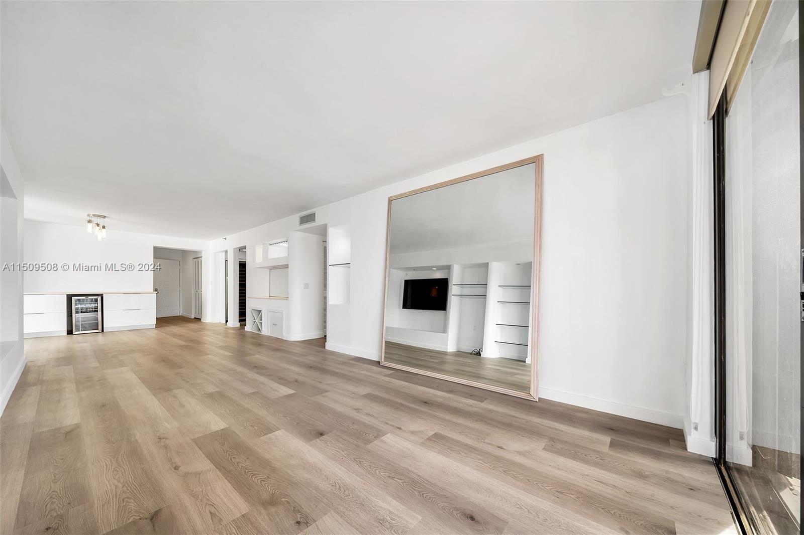 6061 Collins Ave 7A, Miami Beach, Florida 33140, 2 Bedrooms Bedrooms, ,2 BathroomsBathrooms,Residential,For Sale,6061 Collins Ave 7A,A11509508