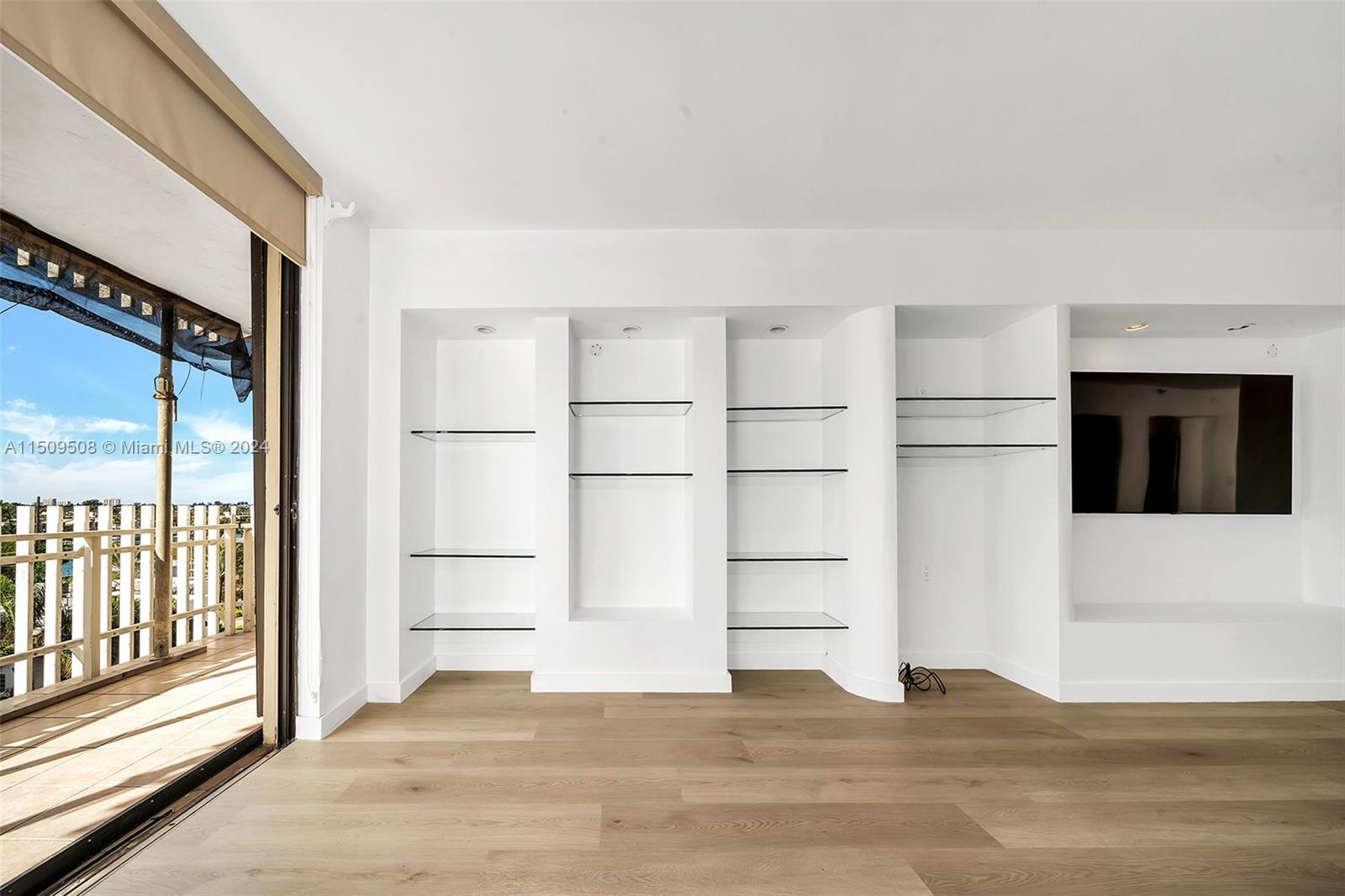 6061 Collins Ave 7A, Miami Beach, Florida 33140, 2 Bedrooms Bedrooms, ,2 BathroomsBathrooms,Residential,For Sale,6061 Collins Ave 7A,A11509508