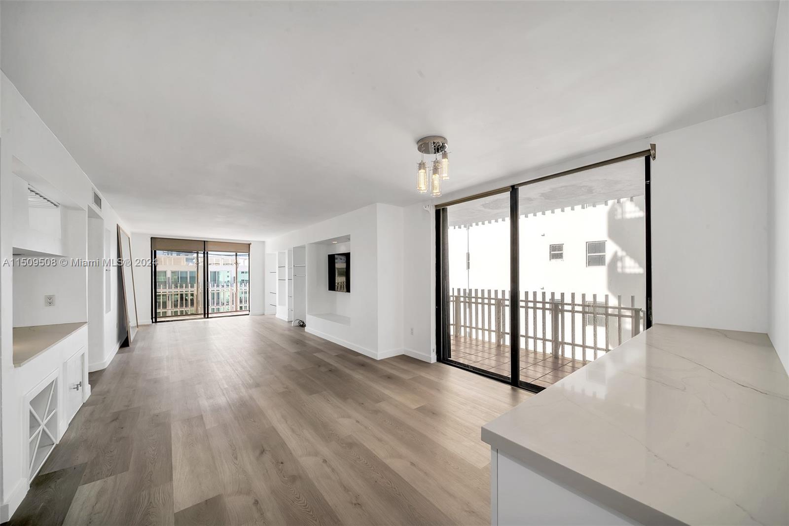 6061 Collins Ave 7A, Miami Beach, Florida 33140, 2 Bedrooms Bedrooms, ,2 BathroomsBathrooms,Residential,For Sale,6061 Collins Ave 7A,A11509508