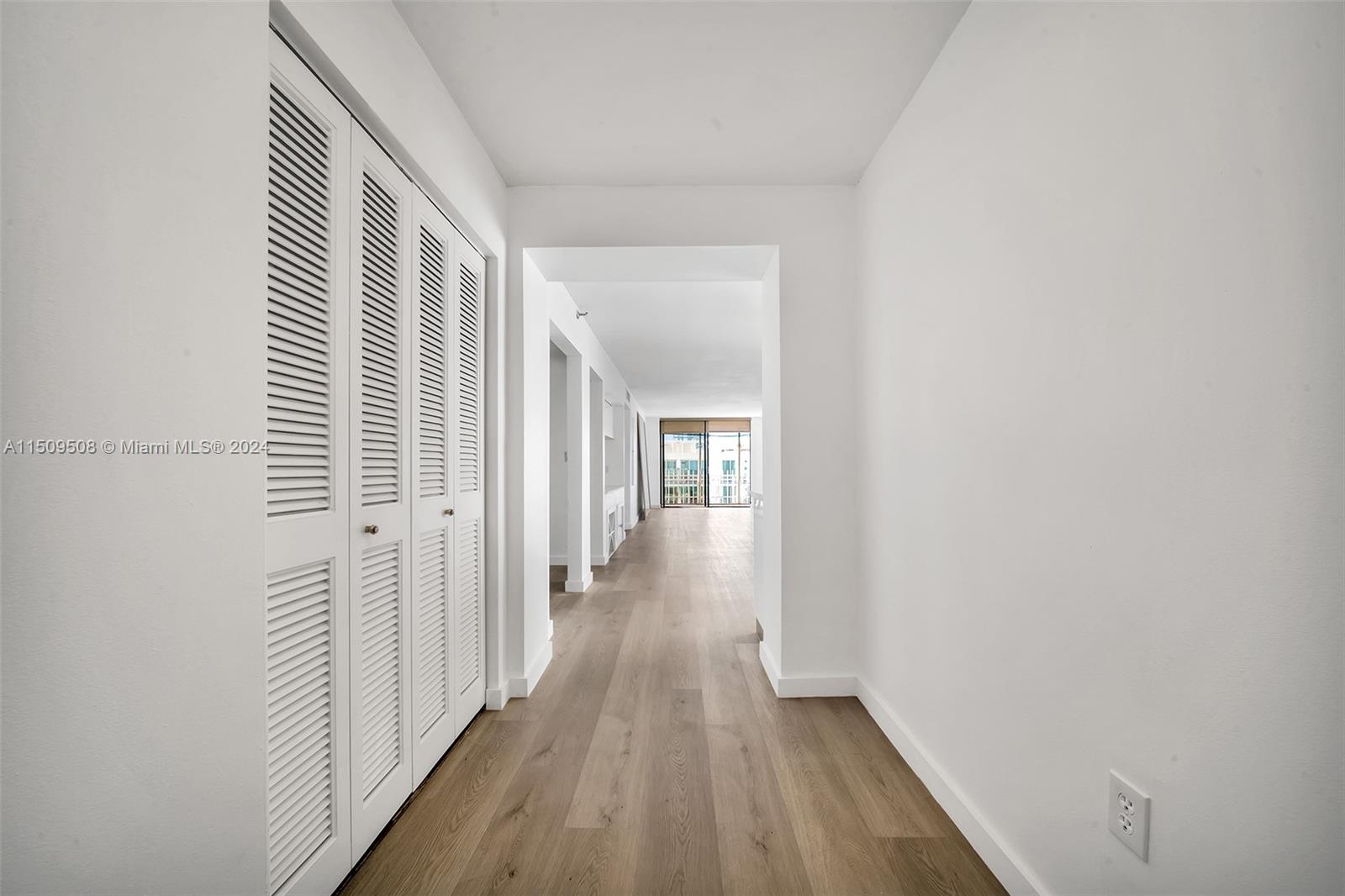 6061 Collins Ave 7A, Miami Beach, Florida 33140, 2 Bedrooms Bedrooms, ,2 BathroomsBathrooms,Residential,For Sale,6061 Collins Ave 7A,A11509508