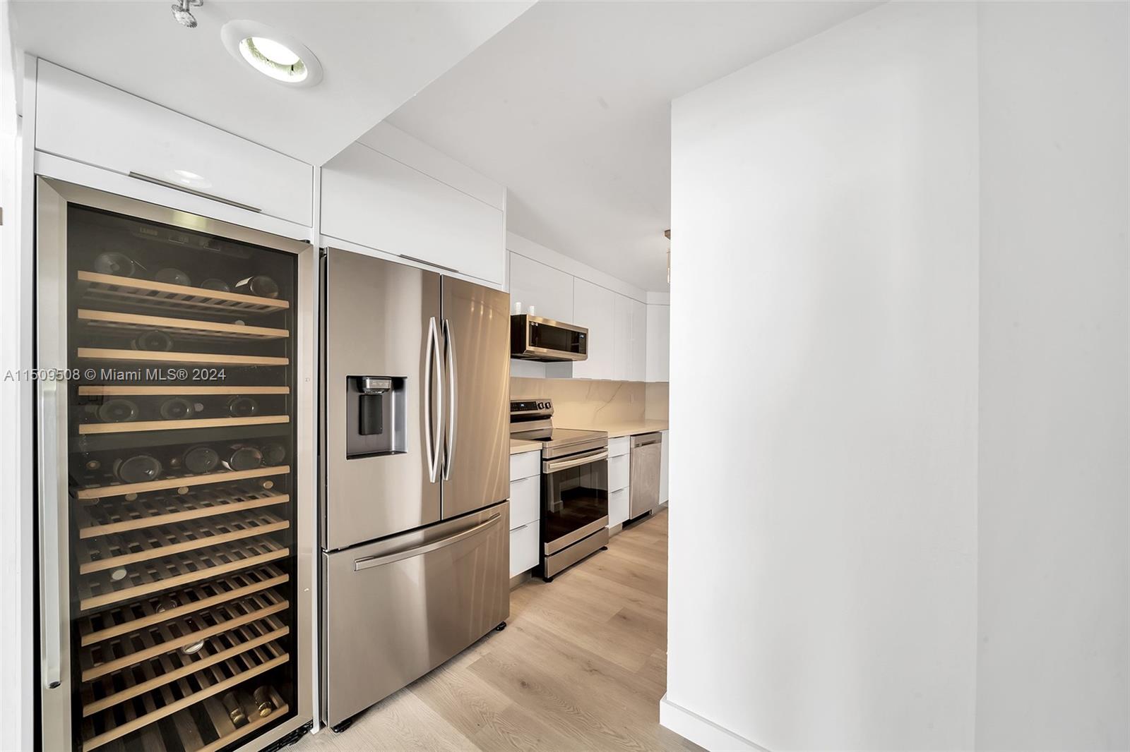 6061 Collins Ave 7A, Miami Beach, Florida 33140, 2 Bedrooms Bedrooms, ,2 BathroomsBathrooms,Residential,For Sale,6061 Collins Ave 7A,A11509508