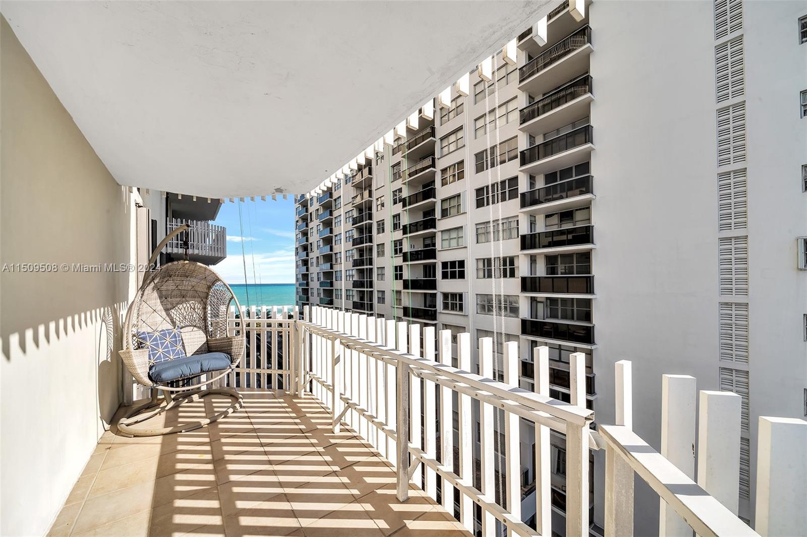 6061 Collins Ave 7A, Miami Beach, Florida 33140, 2 Bedrooms Bedrooms, ,2 BathroomsBathrooms,Residential,For Sale,6061 Collins Ave 7A,A11509508