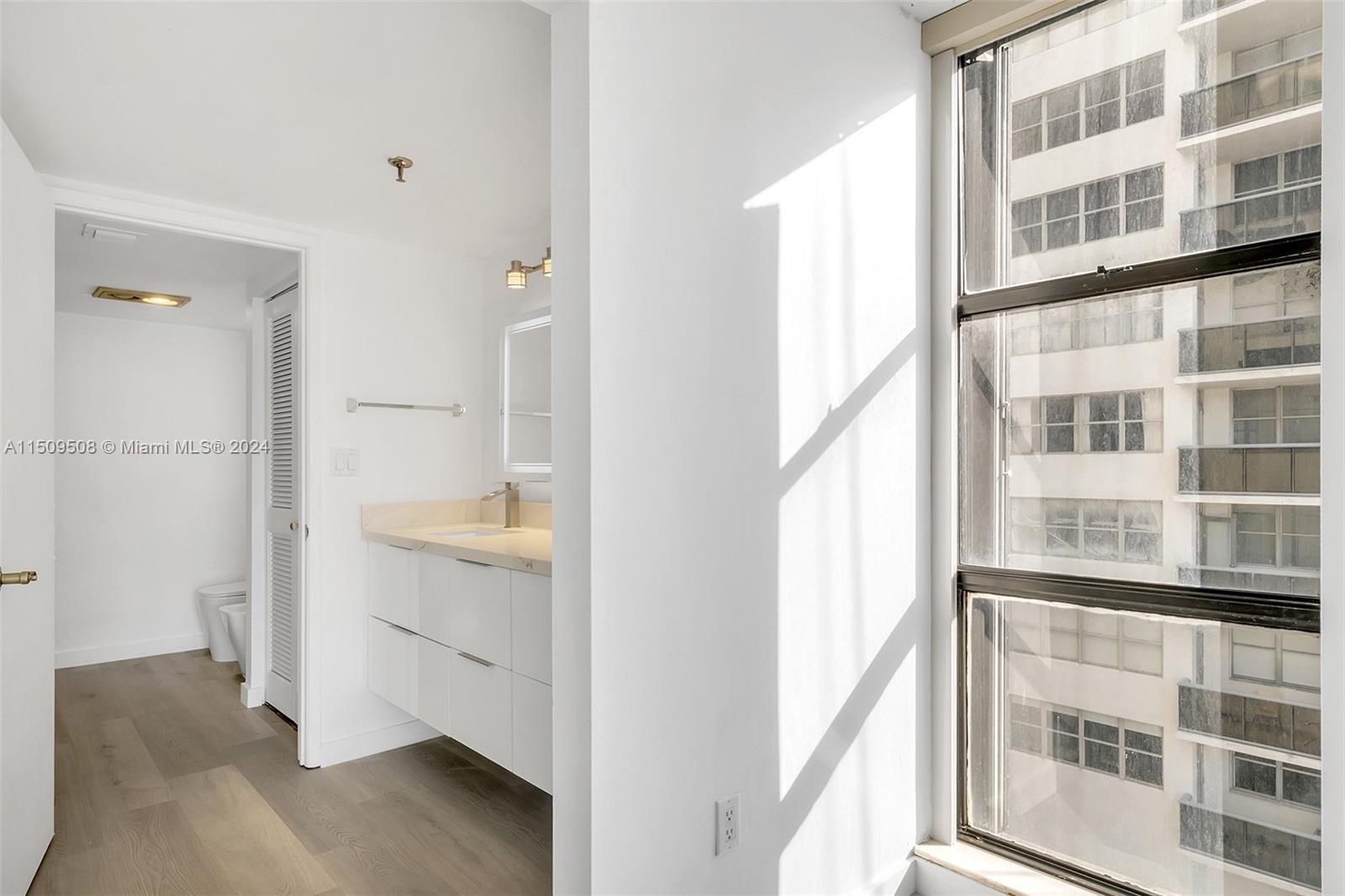 6061 Collins Ave 7A, Miami Beach, Florida 33140, 2 Bedrooms Bedrooms, ,2 BathroomsBathrooms,Residential,For Sale,6061 Collins Ave 7A,A11509508