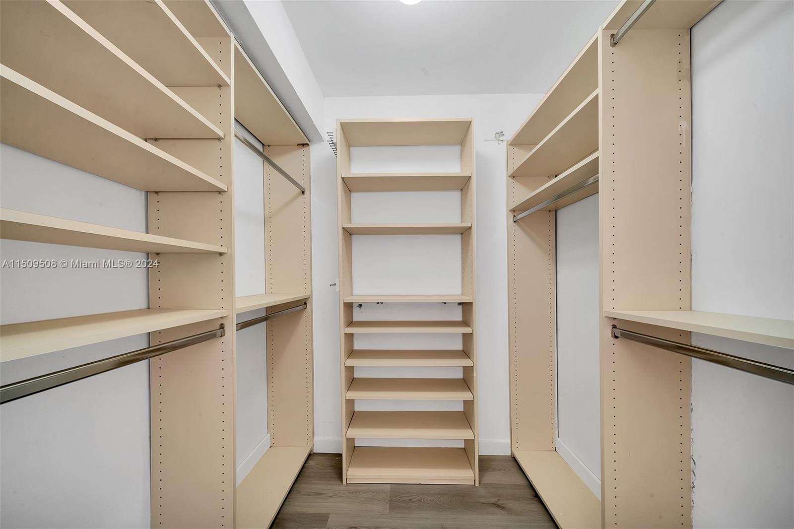 6061 Collins Ave 7A, Miami Beach, Florida 33140, 2 Bedrooms Bedrooms, ,2 BathroomsBathrooms,Residential,For Sale,6061 Collins Ave 7A,A11509508