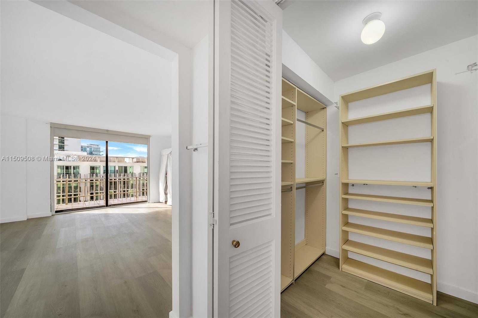 6061 Collins Ave 7A, Miami Beach, Florida 33140, 2 Bedrooms Bedrooms, ,2 BathroomsBathrooms,Residential,For Sale,6061 Collins Ave 7A,A11509508