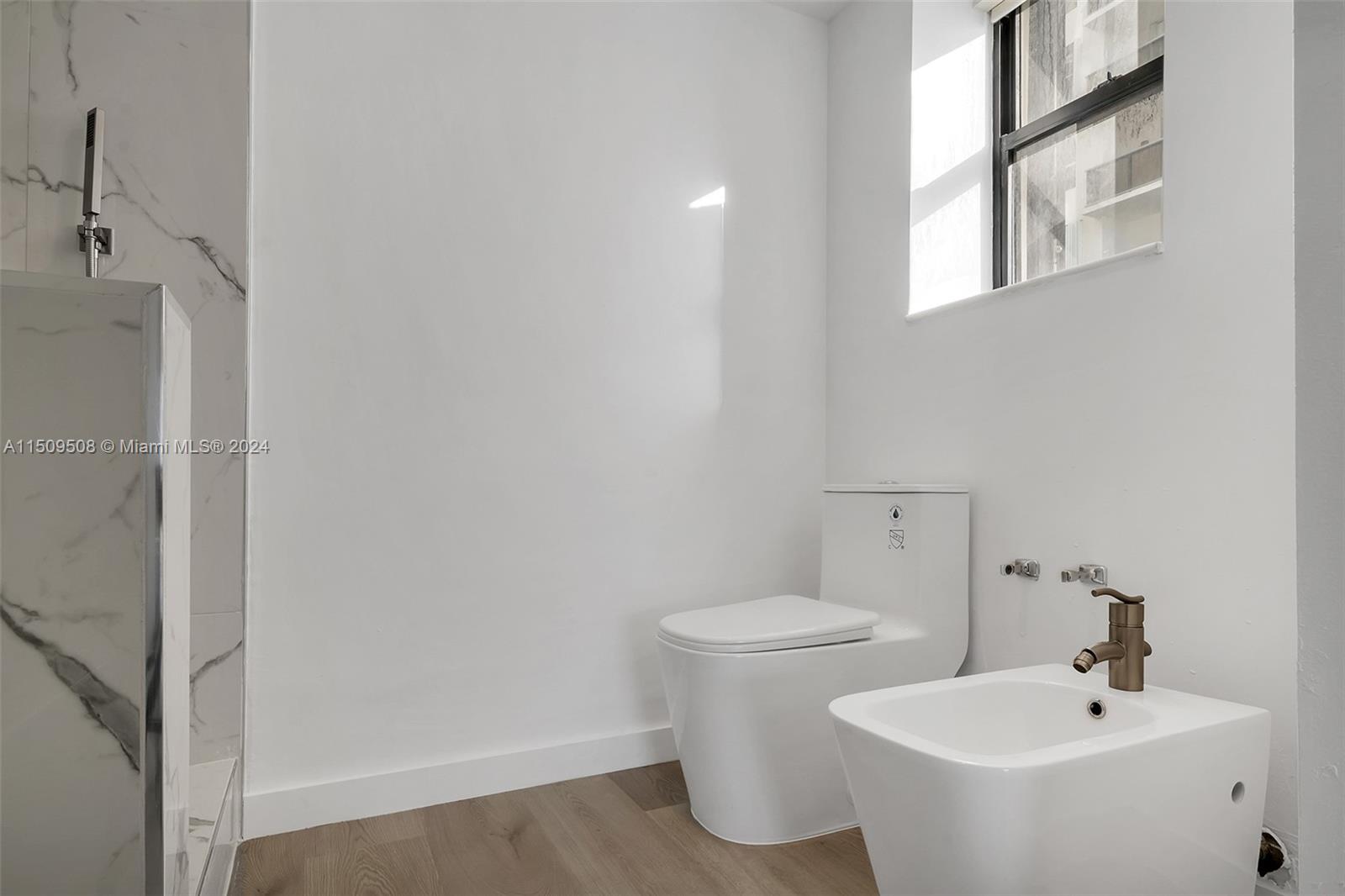 6061 Collins Ave 7A, Miami Beach, Florida 33140, 2 Bedrooms Bedrooms, ,2 BathroomsBathrooms,Residential,For Sale,6061 Collins Ave 7A,A11509508