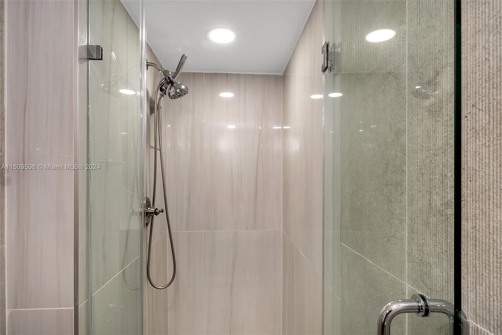 6061 Collins Ave 7A, Miami Beach, Florida 33140, 2 Bedrooms Bedrooms, ,2 BathroomsBathrooms,Residential,For Sale,6061 Collins Ave 7A,A11509508