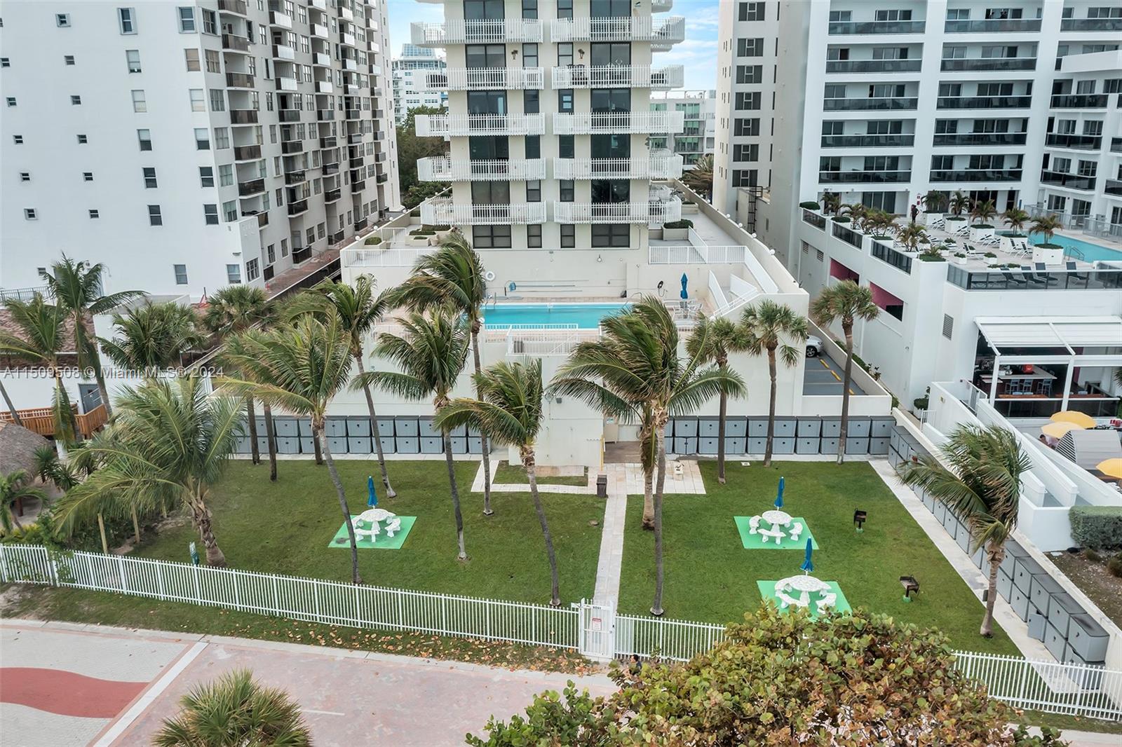 6061 Collins Ave 7A, Miami Beach, Florida 33140, 2 Bedrooms Bedrooms, ,2 BathroomsBathrooms,Residential,For Sale,6061 Collins Ave 7A,A11509508