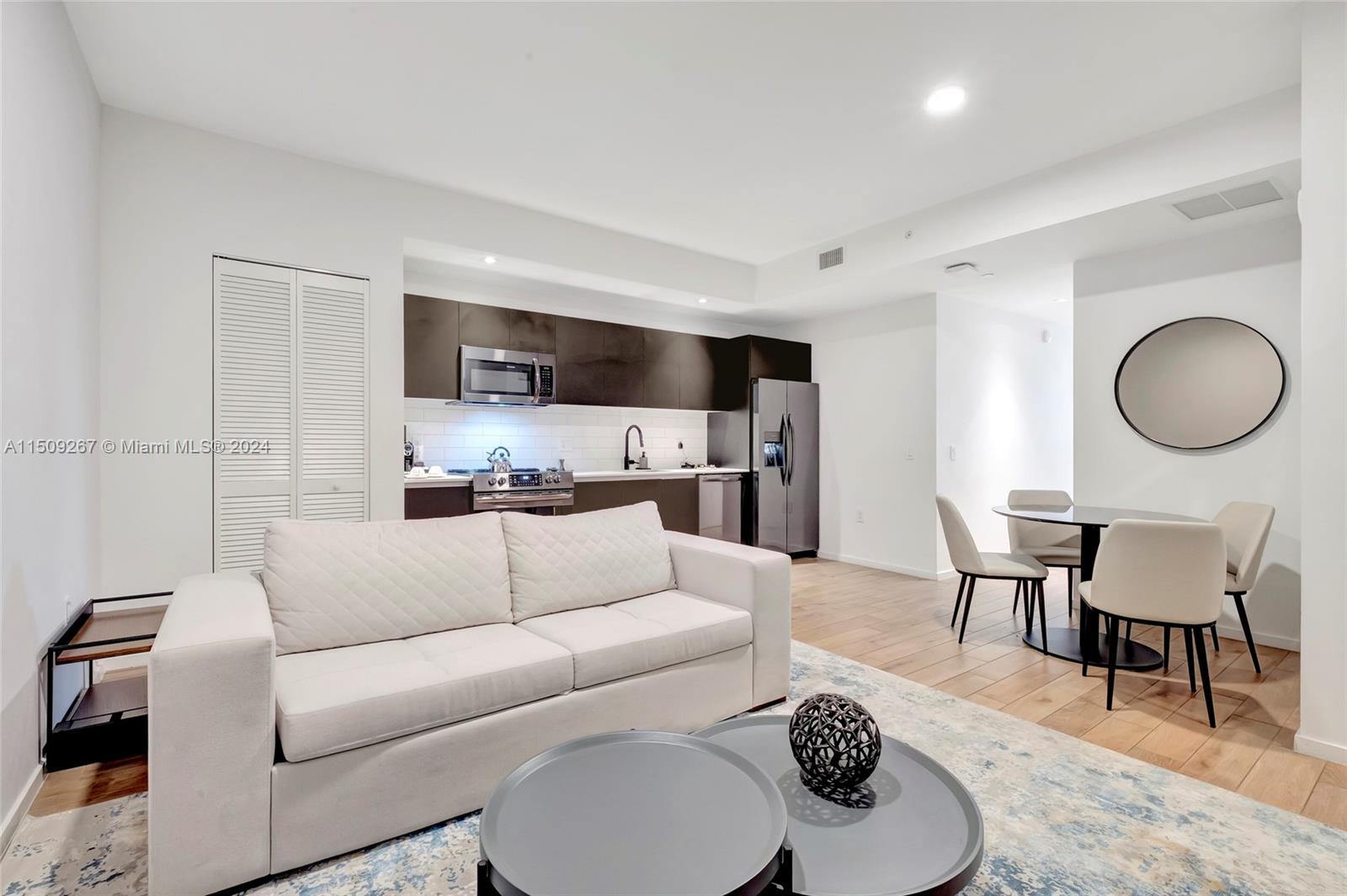 398 NE 5th St 2815, Miami, Florida 33132, 1 Bedroom Bedrooms, ,1 BathroomBathrooms,Residential,For Sale,398 NE 5th St 2815,A11509267