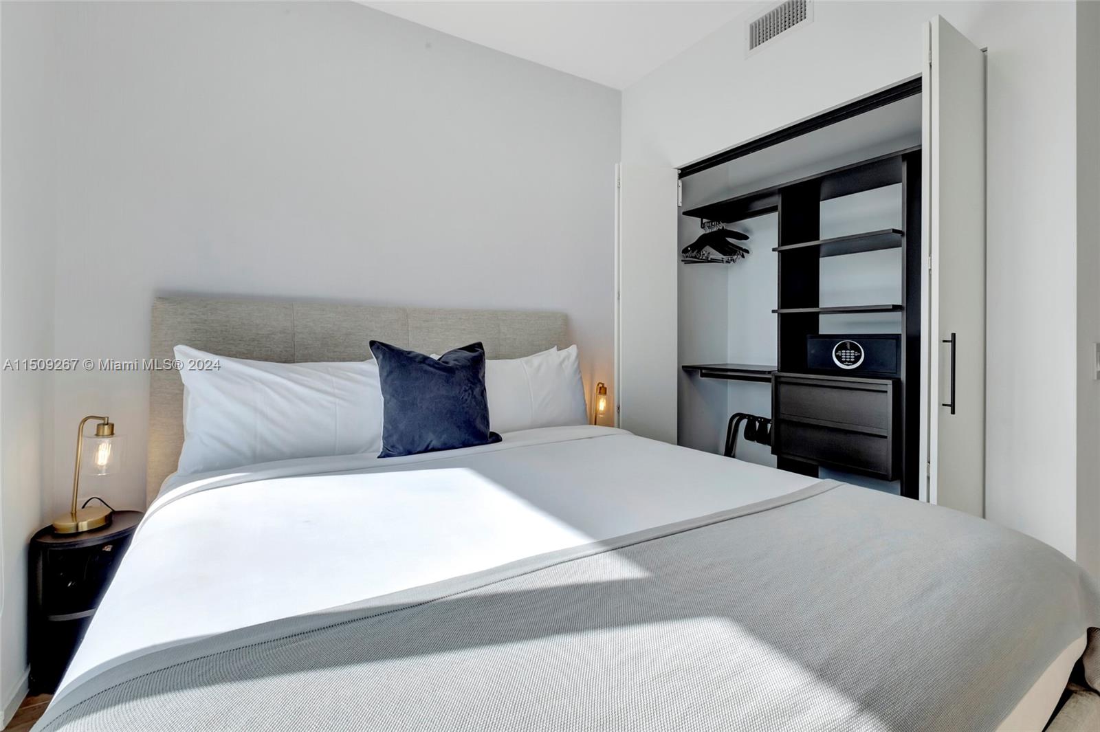 398 NE 5th St 2815, Miami, Florida 33132, 1 Bedroom Bedrooms, ,1 BathroomBathrooms,Residential,For Sale,398 NE 5th St 2815,A11509267