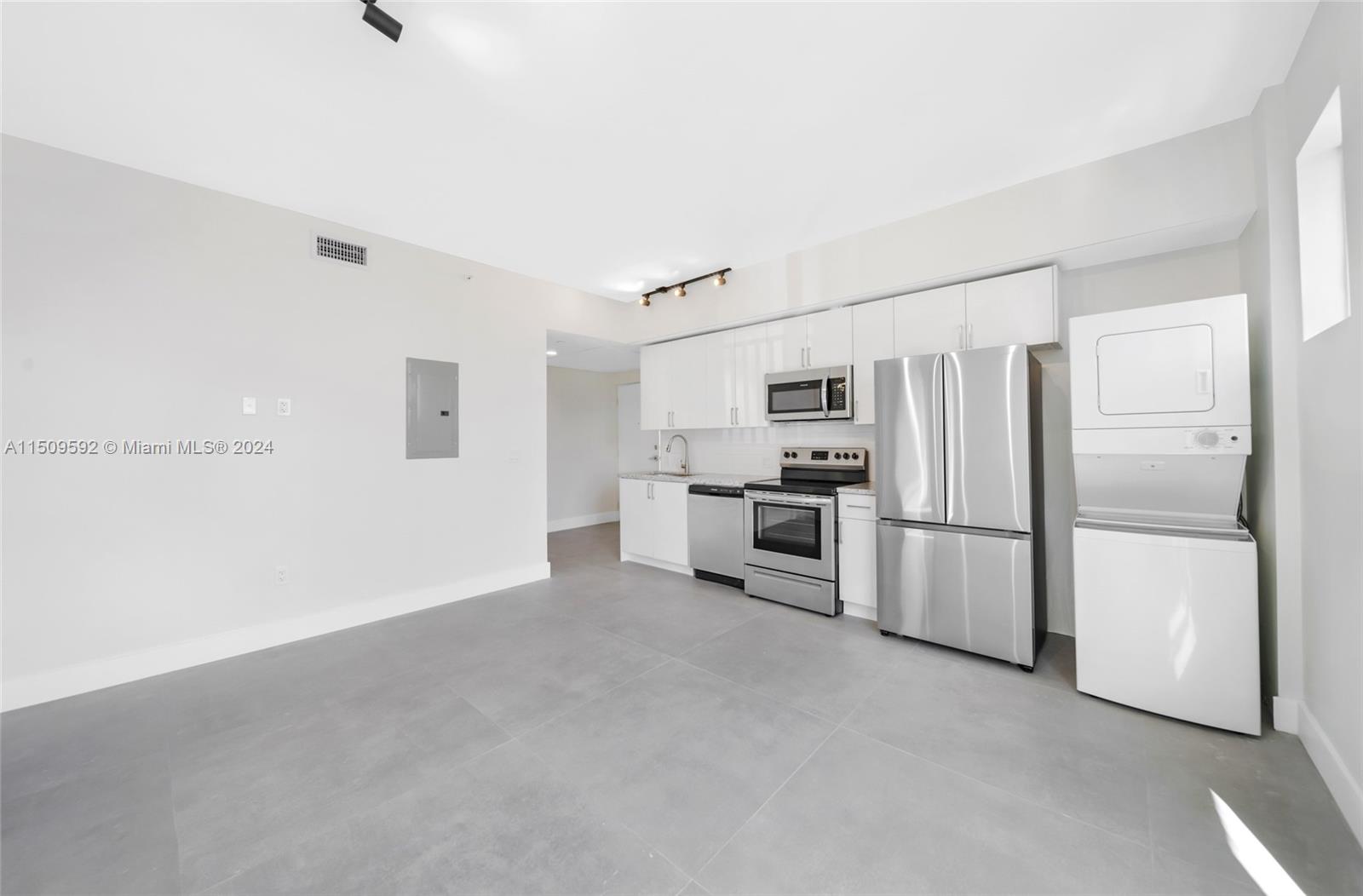 1536 NW 15th Ave 306, Miami, Florida 33125, 2 Bedrooms Bedrooms, ,1 BathroomBathrooms,Residentiallease,For Rent,1536 NW 15th Ave 306,A11509592