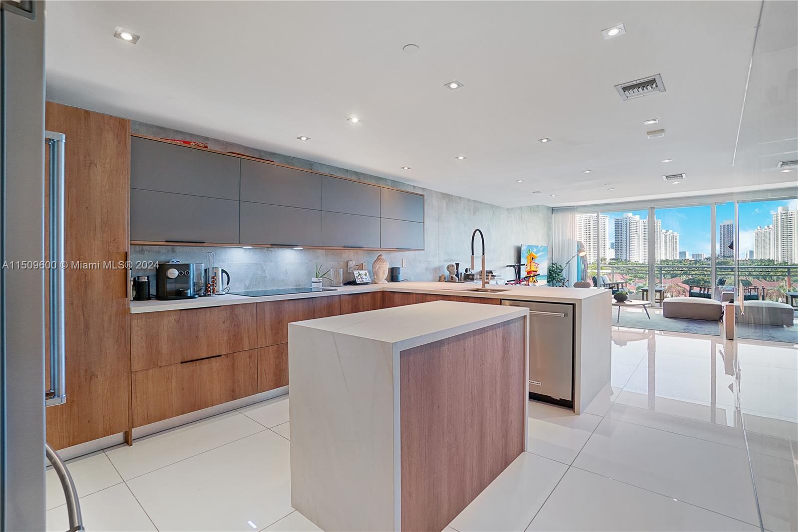 2950 NE 188th St 537, Aventura, Florida 33180, 3 Bedrooms Bedrooms, ,3 BathroomsBathrooms,Residential,For Sale,2950 NE 188th St 537,A11509600