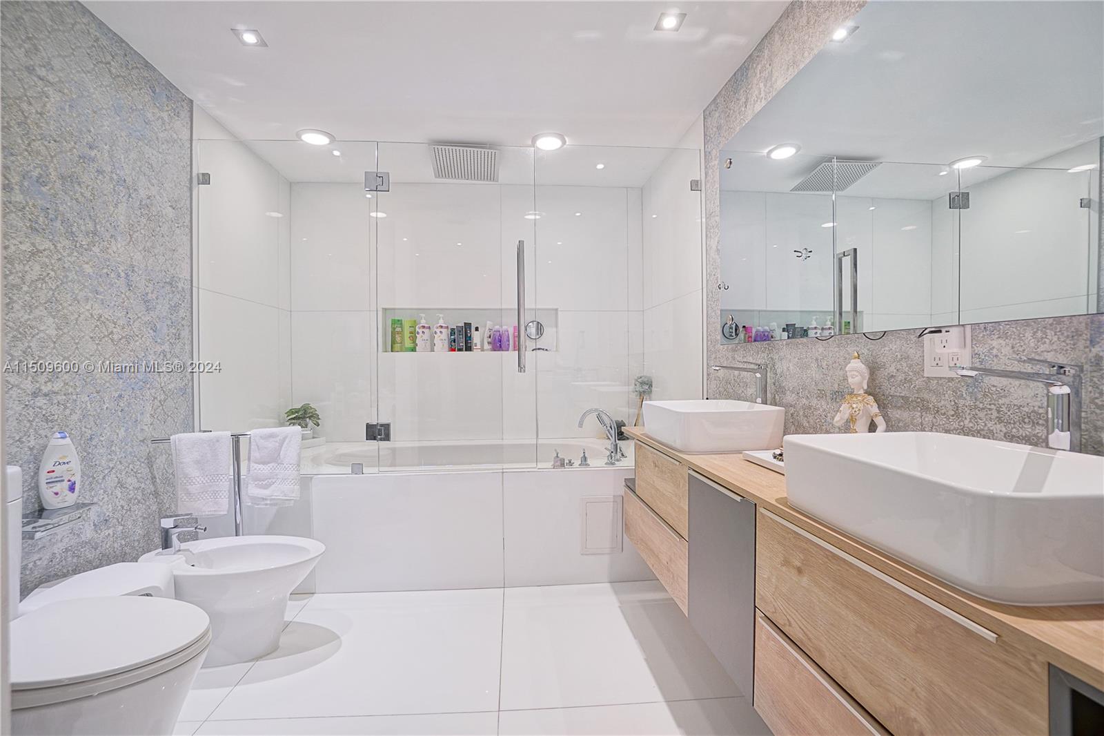 2950 NE 188th St 537, Aventura, Florida 33180, 3 Bedrooms Bedrooms, ,3 BathroomsBathrooms,Residential,For Sale,2950 NE 188th St 537,A11509600