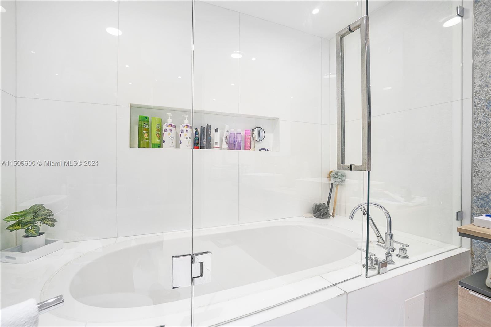 2950 NE 188th St 537, Aventura, Florida 33180, 3 Bedrooms Bedrooms, ,3 BathroomsBathrooms,Residential,For Sale,2950 NE 188th St 537,A11509600