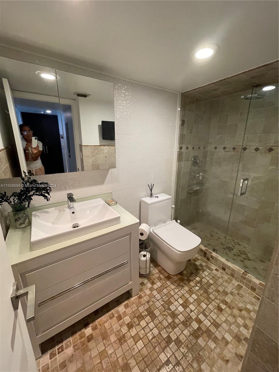 8911 Collins Ave 505, Surfside, Florida 33154, 2 Bedrooms Bedrooms, ,2 BathroomsBathrooms,Residentiallease,For Rent,8911 Collins Ave 505,A11509694