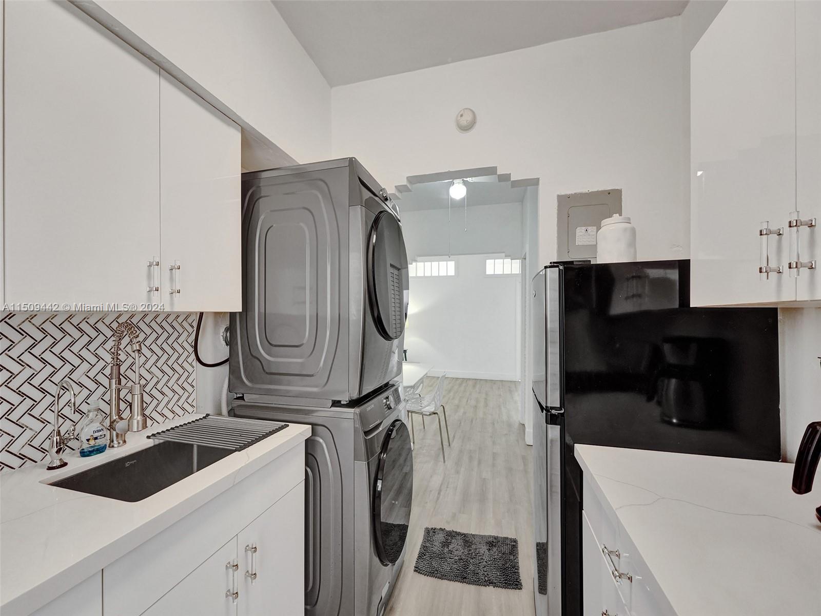 730 12th St 9, Miami Beach, Florida 33139, 1 Bedroom Bedrooms, ,1 BathroomBathrooms,Residentiallease,For Rent,730 12th St 9,A11509442