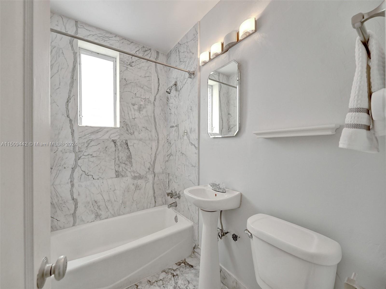 730 12th St 9, Miami Beach, Florida 33139, 1 Bedroom Bedrooms, ,1 BathroomBathrooms,Residentiallease,For Rent,730 12th St 9,A11509442