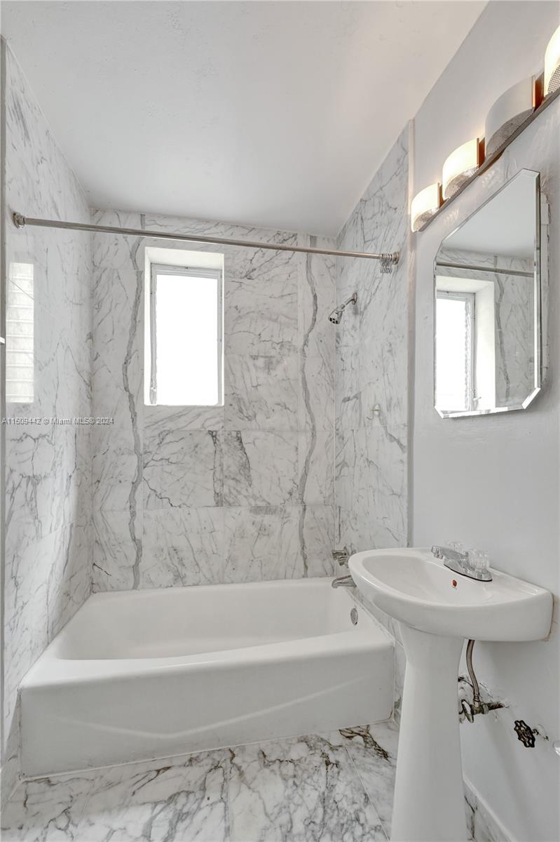 730 12th St 9, Miami Beach, Florida 33139, 1 Bedroom Bedrooms, ,1 BathroomBathrooms,Residentiallease,For Rent,730 12th St 9,A11509442