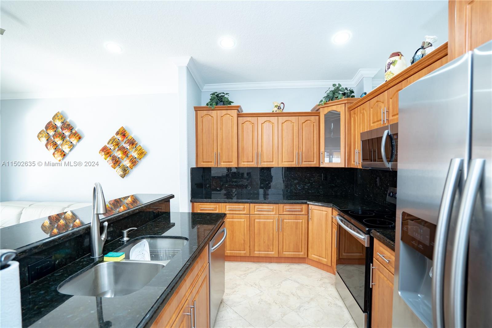 8952 NW 145th Ln, Miami Lakes, Florida 33018, 3 Bedrooms Bedrooms, ,2 BathroomsBathrooms,Residential,For Sale,8952 NW 145th Ln,A11502635