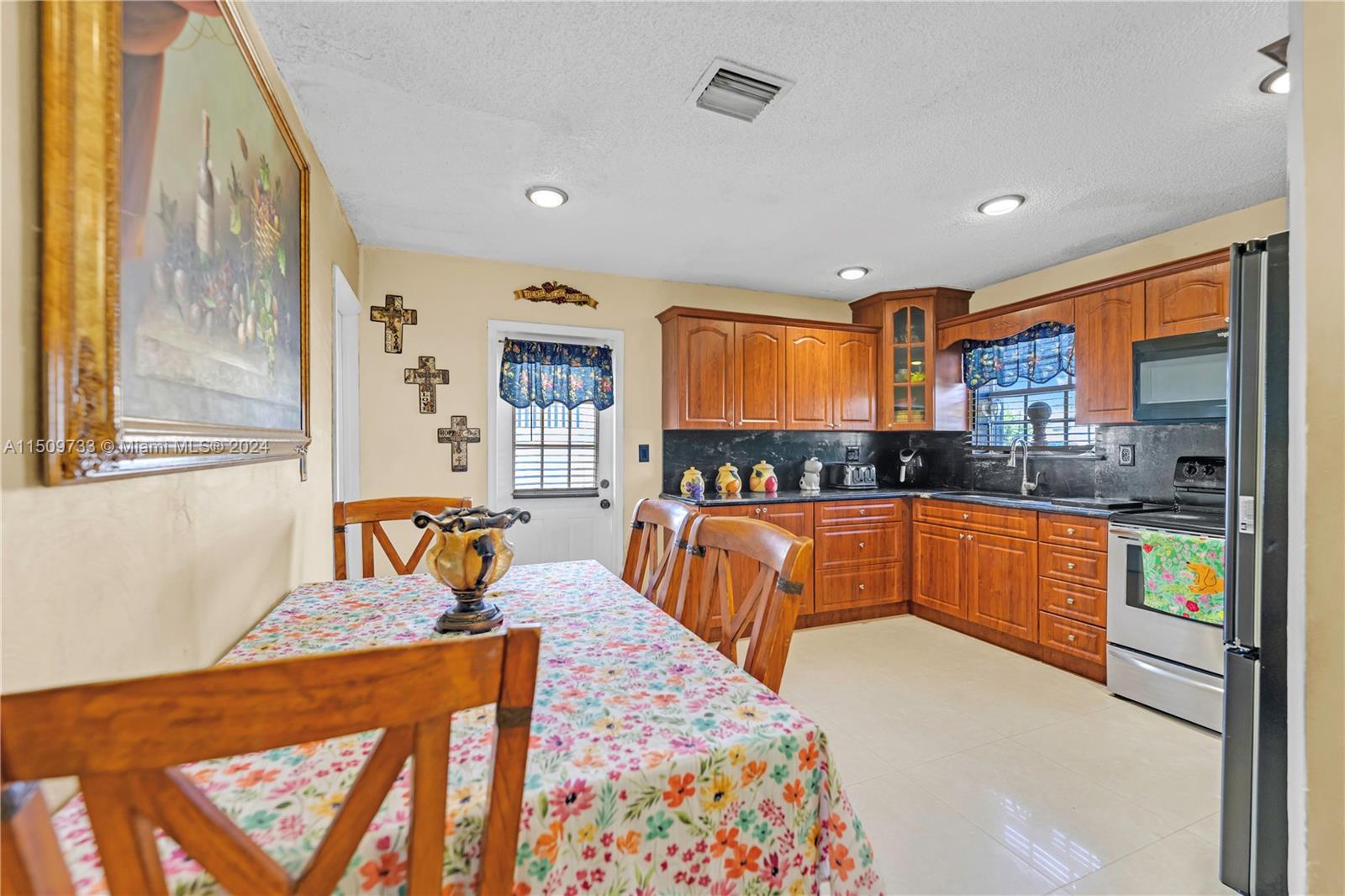 7884 NW 175th St, Hialeah, Florida 33015, 4 Bedrooms Bedrooms, ,2 BathroomsBathrooms,Residential,For Sale,7884 NW 175th St,A11509733