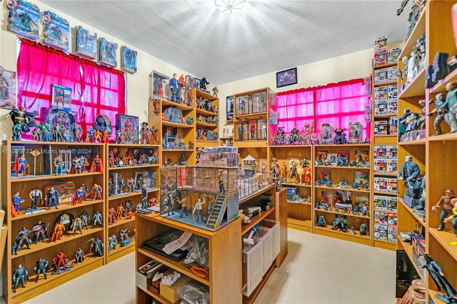 7884 NW 175th St, Hialeah, Florida 33015, 4 Bedrooms Bedrooms, ,2 BathroomsBathrooms,Residential,For Sale,7884 NW 175th St,A11509733