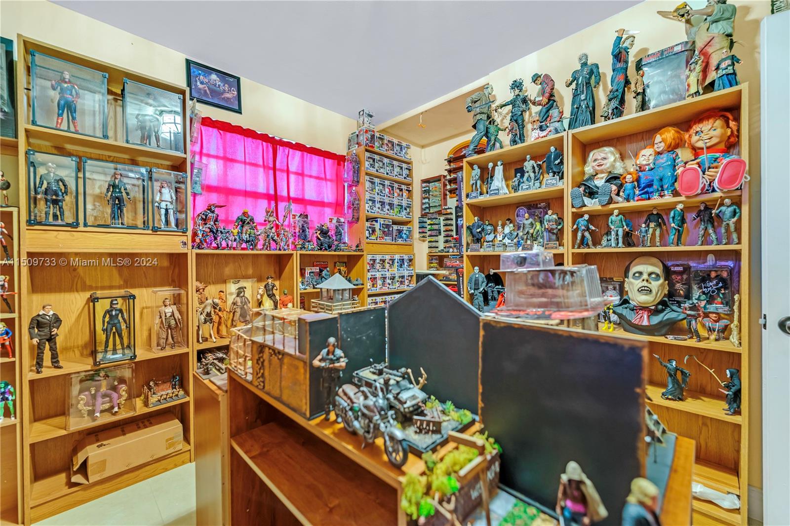 7884 NW 175th St, Hialeah, Florida 33015, 4 Bedrooms Bedrooms, ,2 BathroomsBathrooms,Residential,For Sale,7884 NW 175th St,A11509733