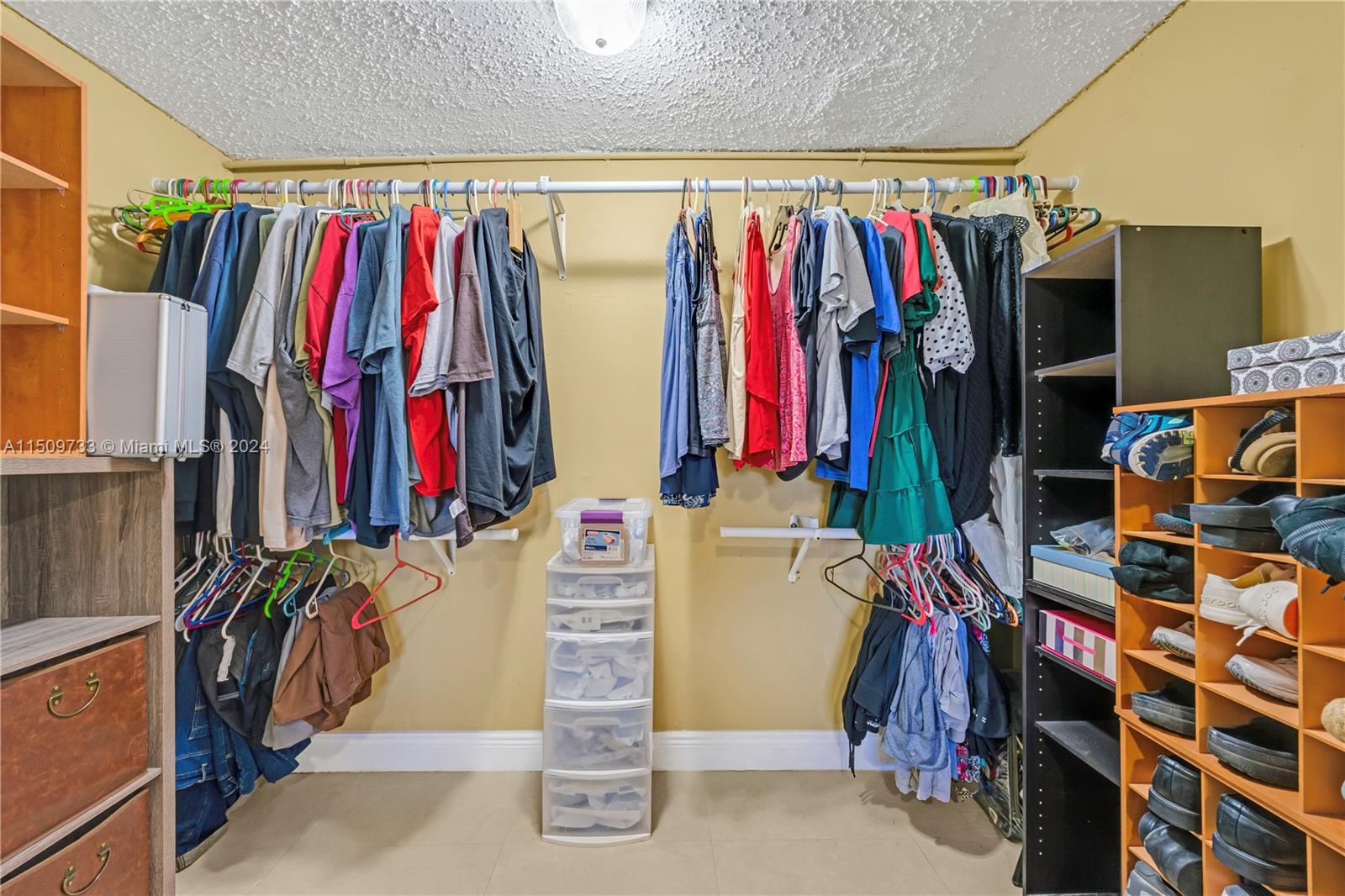 7884 NW 175th St, Hialeah, Florida 33015, 4 Bedrooms Bedrooms, ,2 BathroomsBathrooms,Residential,For Sale,7884 NW 175th St,A11509733