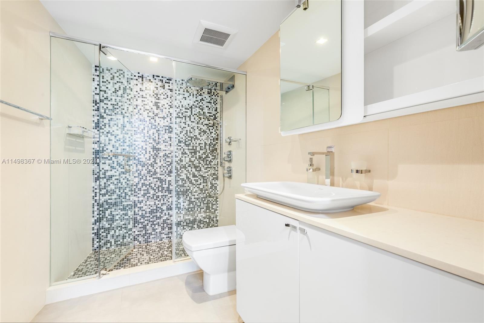 1750 N Bayshore Dr 1402, Miami, Florida 33132, 2 Bedrooms Bedrooms, ,2 BathroomsBathrooms,Residential,For Sale,1750 N Bayshore Dr 1402,A11498367