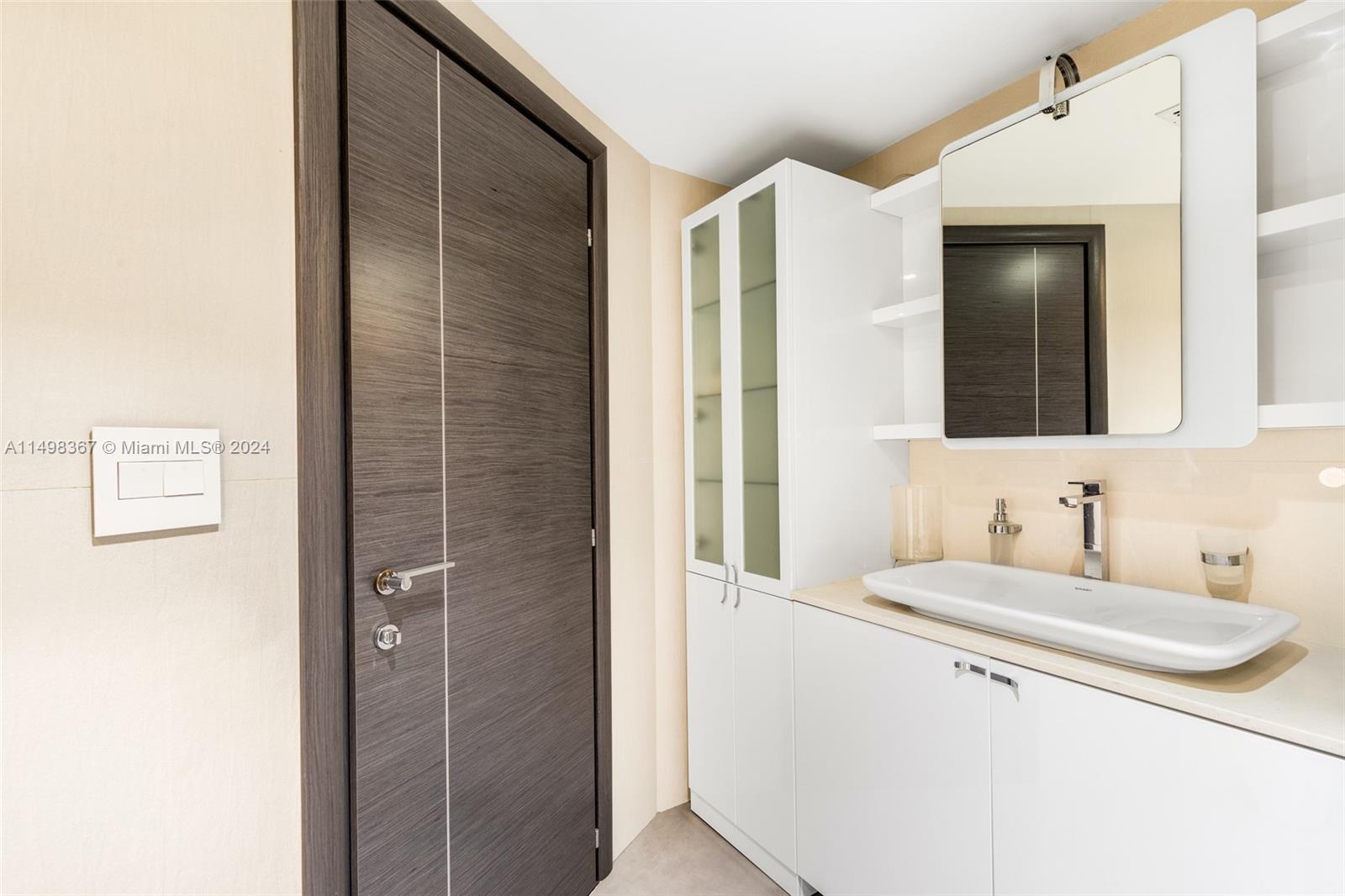 1750 N Bayshore Dr 1402, Miami, Florida 33132, 2 Bedrooms Bedrooms, ,2 BathroomsBathrooms,Residential,For Sale,1750 N Bayshore Dr 1402,A11498367