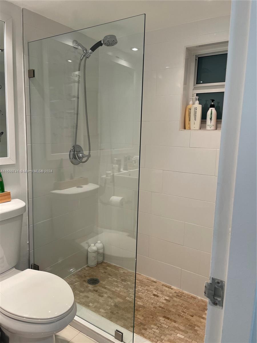 1035 West Ave 404, Miami Beach, Florida 33139, 1 Bedroom Bedrooms, ,2 BathroomsBathrooms,Residentiallease,For Rent,1035 West Ave 404,A11509741