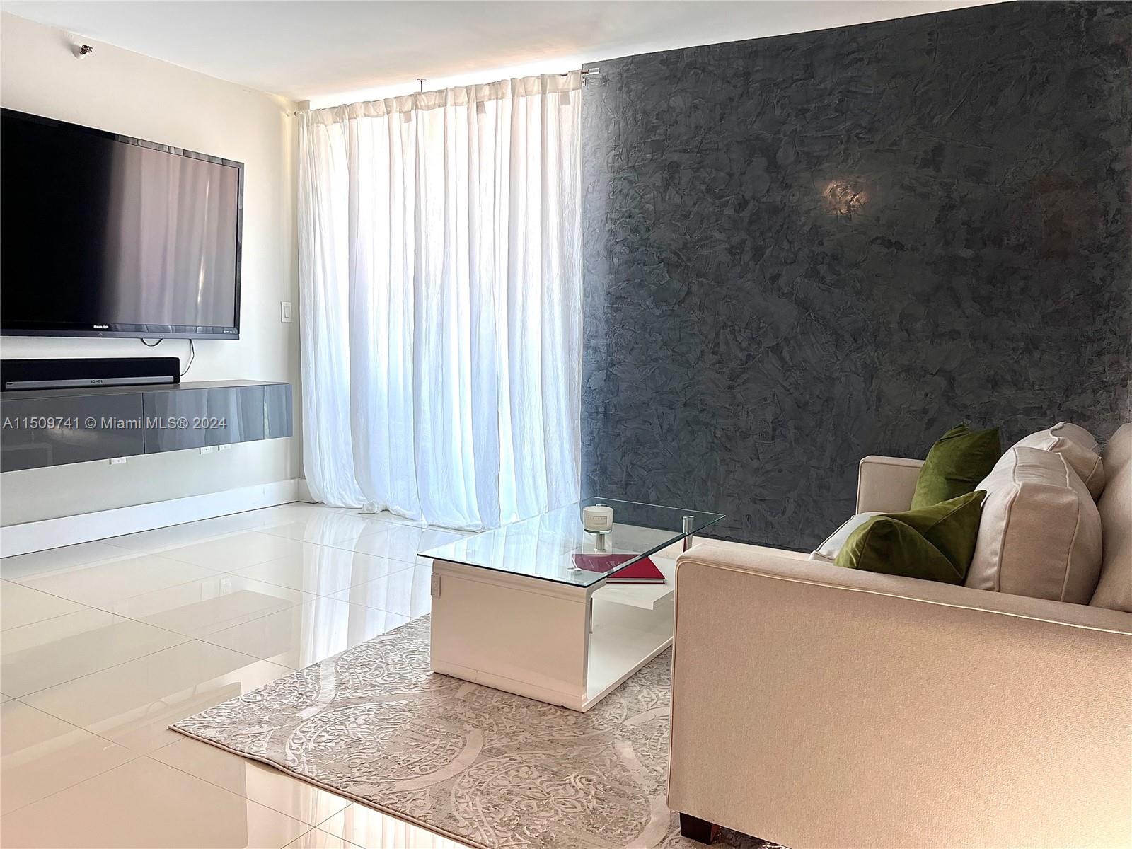 1035 West Ave 404, Miami Beach, Florida 33139, 1 Bedroom Bedrooms, ,2 BathroomsBathrooms,Residentiallease,For Rent,1035 West Ave 404,A11509741