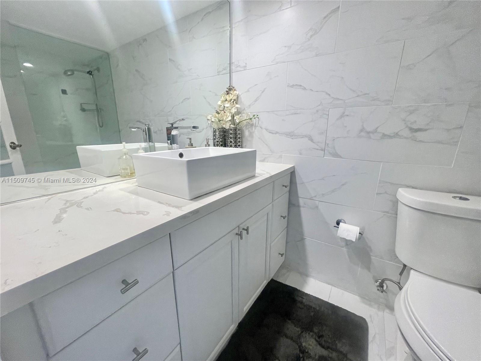 250 174th St, Sunny Isles Beach, FL, 33160 United States, 1 Bedroom Bedrooms, ,1 BathroomBathrooms,Residential,For Sale,174th St,A11509745