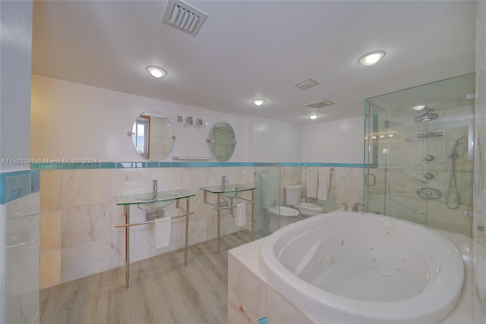 6061 Collins Ave 22F, Miami Beach, Florida 33140, 2 Bedrooms Bedrooms, ,2 BathroomsBathrooms,Residential,For Sale,6061 Collins Ave 22F,A11503381