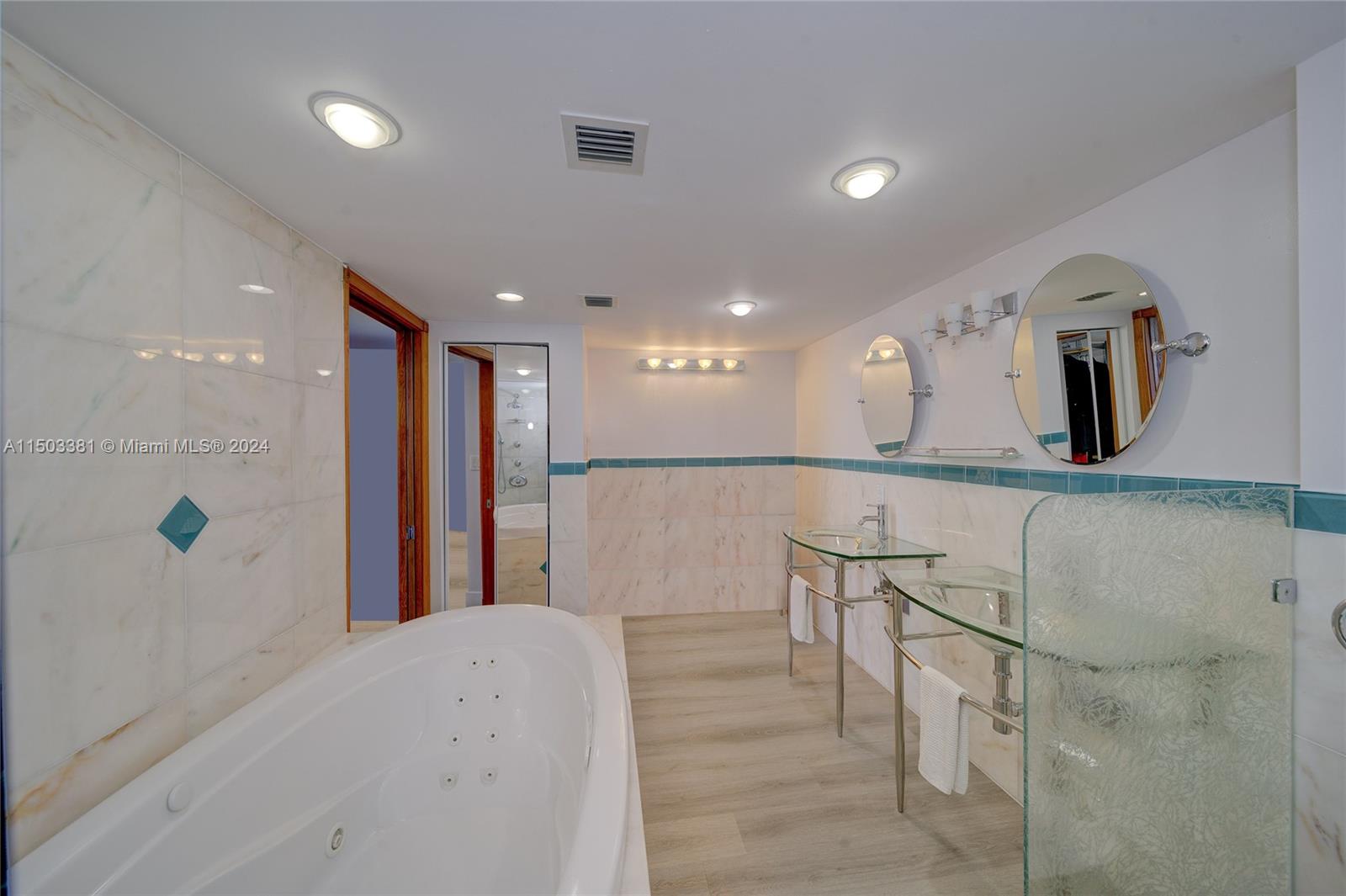 6061 Collins Ave 22F, Miami Beach, Florida 33140, 2 Bedrooms Bedrooms, ,2 BathroomsBathrooms,Residential,For Sale,6061 Collins Ave 22F,A11503381