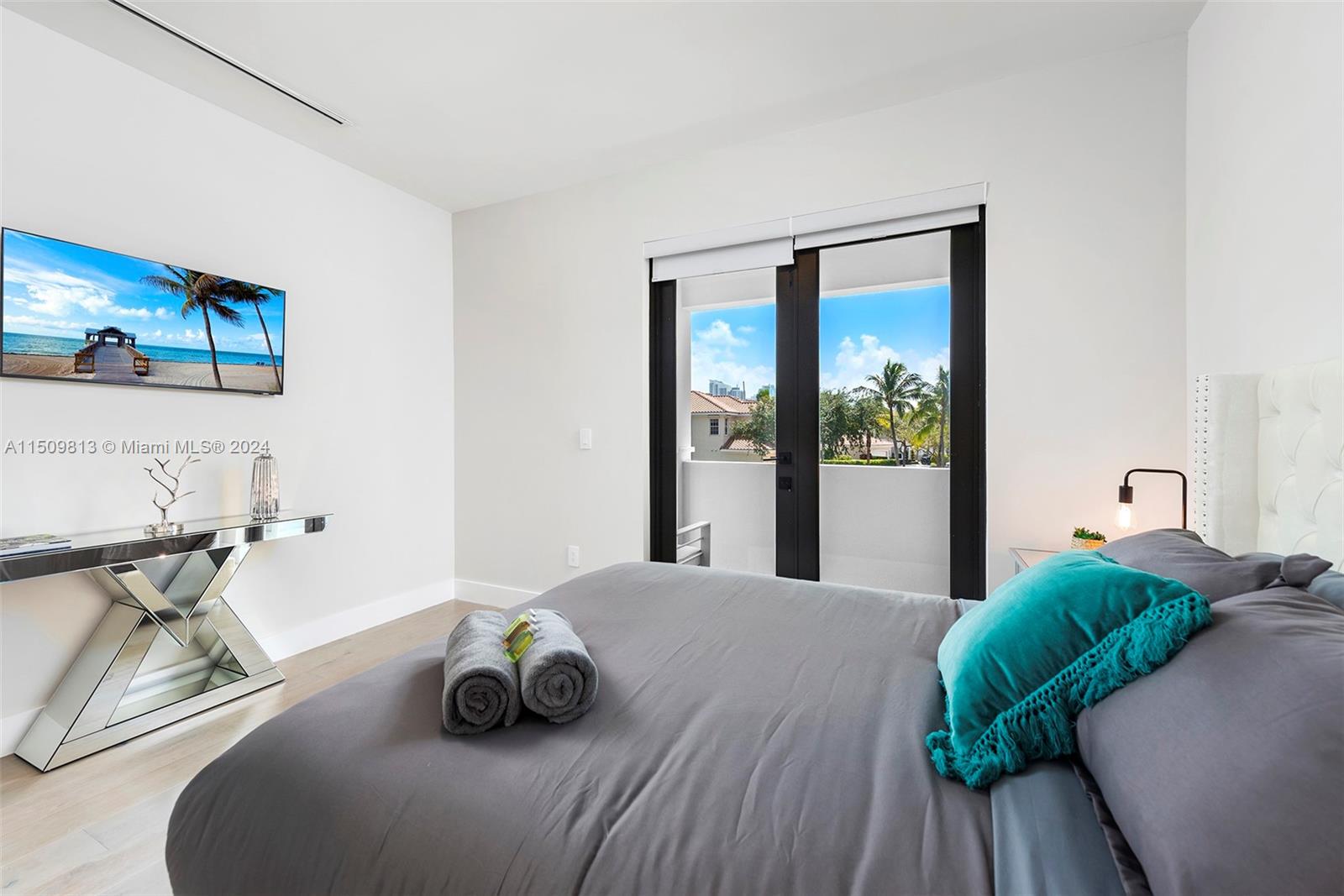 850 Washington St, Hollywood, FL, 33019 United States, 5 Bedrooms Bedrooms, ,5 BathroomsBathrooms,Residential,For Sale,Washington St,A11509813