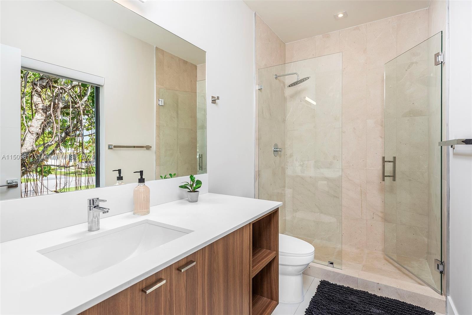 850 Washington St, Hollywood, FL, 33019 United States, 5 Bedrooms Bedrooms, ,5 BathroomsBathrooms,Residential,For Sale,Washington St,A11509813