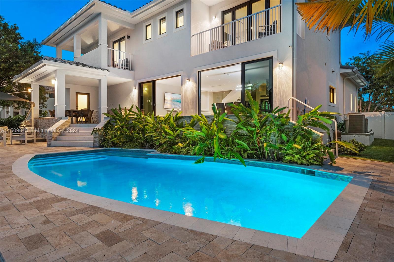 850 Washington St, Hollywood, FL, 33019 United States, 5 Bedrooms Bedrooms, ,5 BathroomsBathrooms,Residential,For Sale,Washington St,A11509813