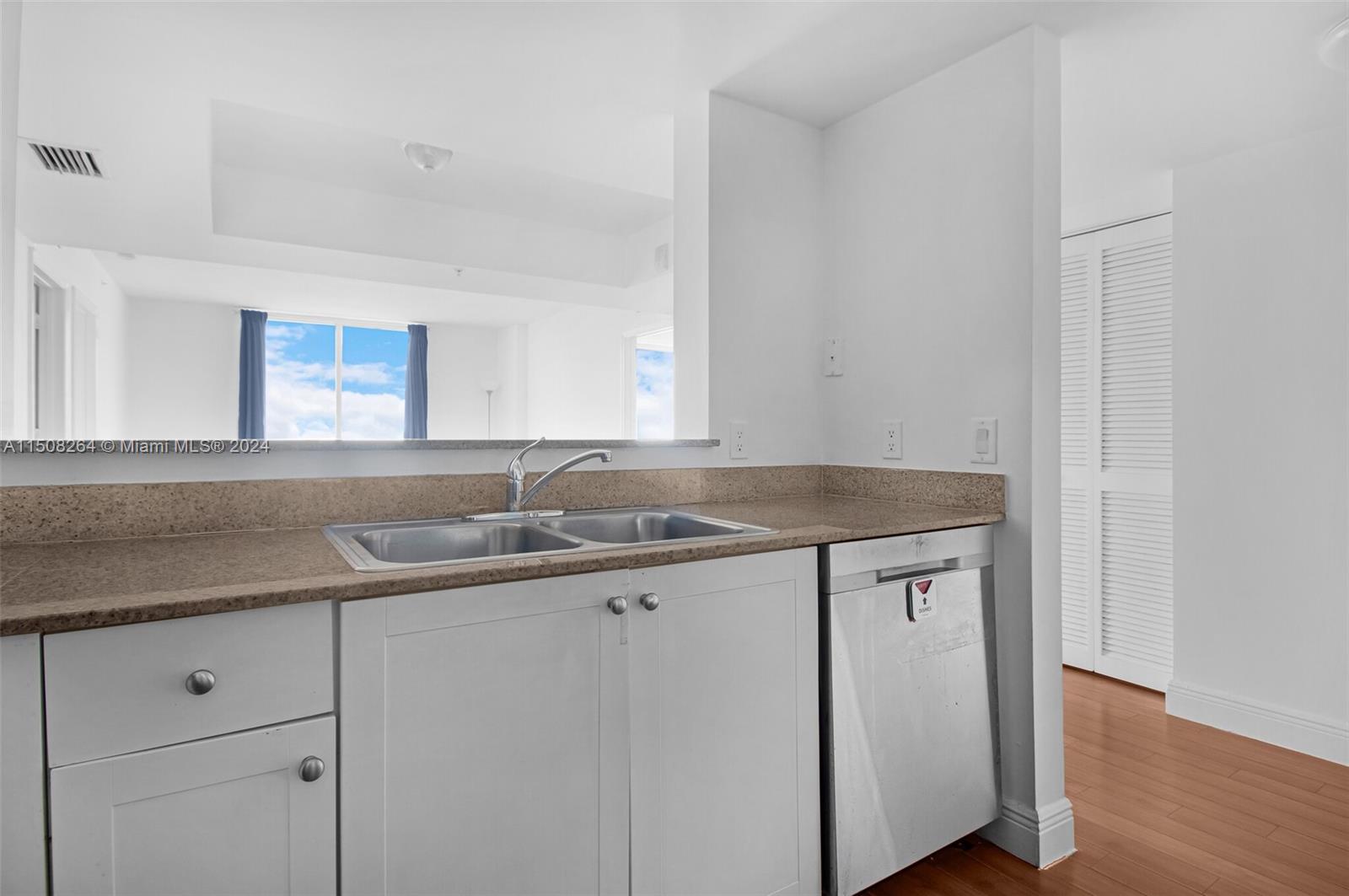 60 NW 37th Ave PH1, Miami, Florida 33125, 2 Bedrooms Bedrooms, ,2 BathroomsBathrooms,Residentiallease,For Rent,60 NW 37th Ave PH1,A11508264