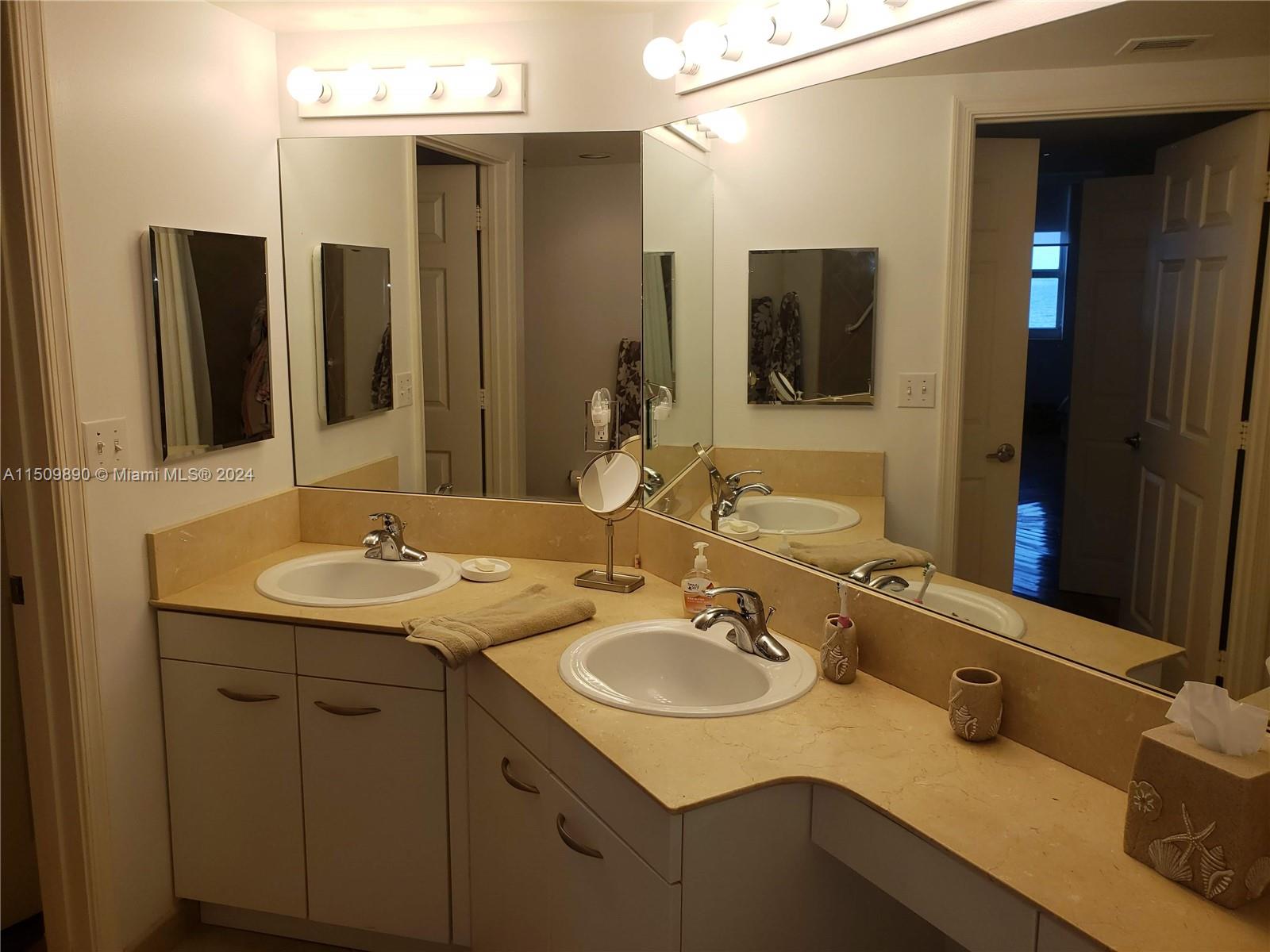 2080 S Ocean Dr 311, Hallandale Beach, Florida 33009, 3 Bedrooms Bedrooms, ,2 BathroomsBathrooms,Residentiallease,For Rent,2080 S Ocean Dr 311,A11509890