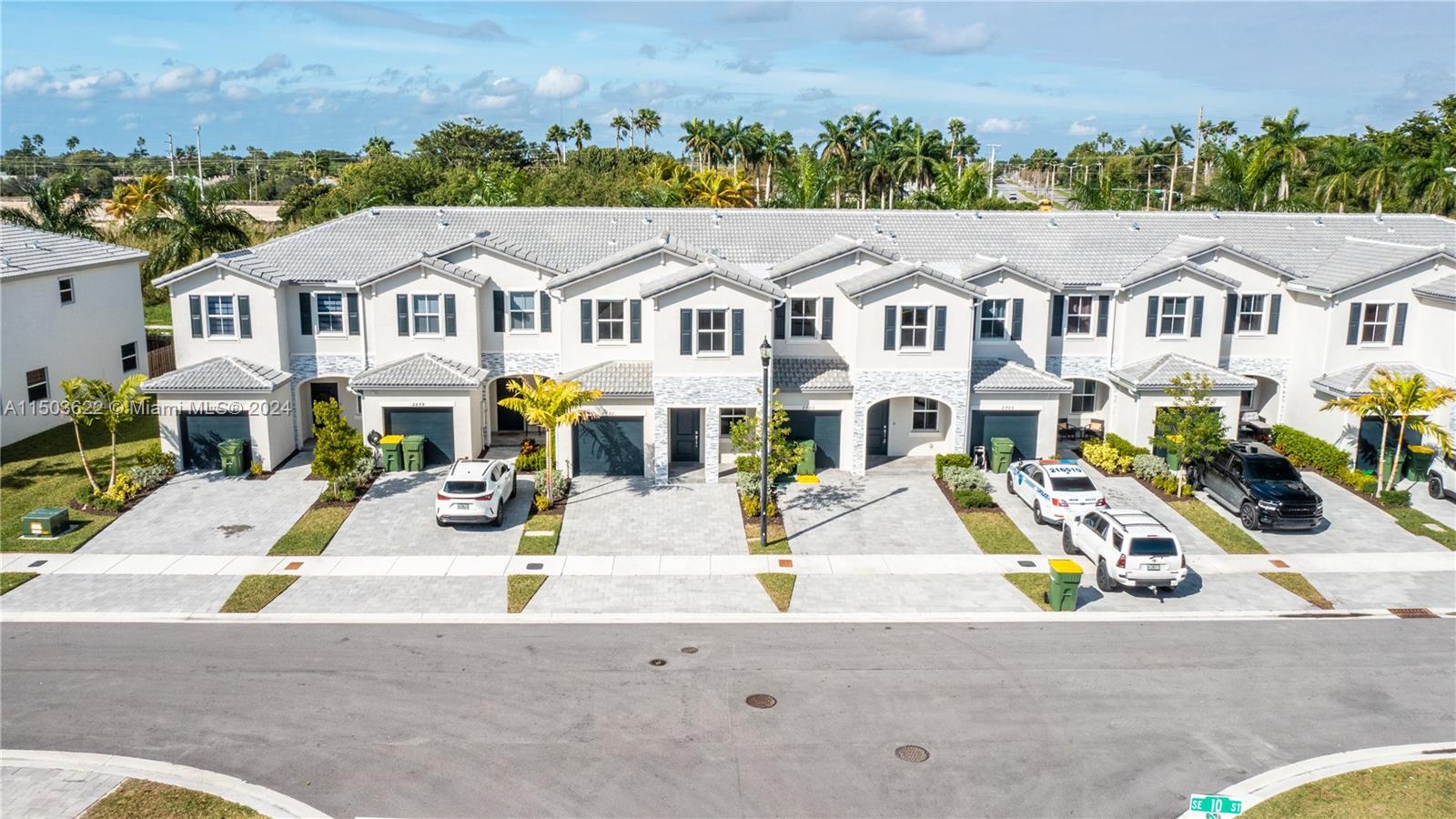 2701 SE 10 st 2701, Homestead, Florida 33035, 4 Bedrooms Bedrooms, ,2 BathroomsBathrooms,Residential,For Sale,2701 SE 10 st 2701,A11503622