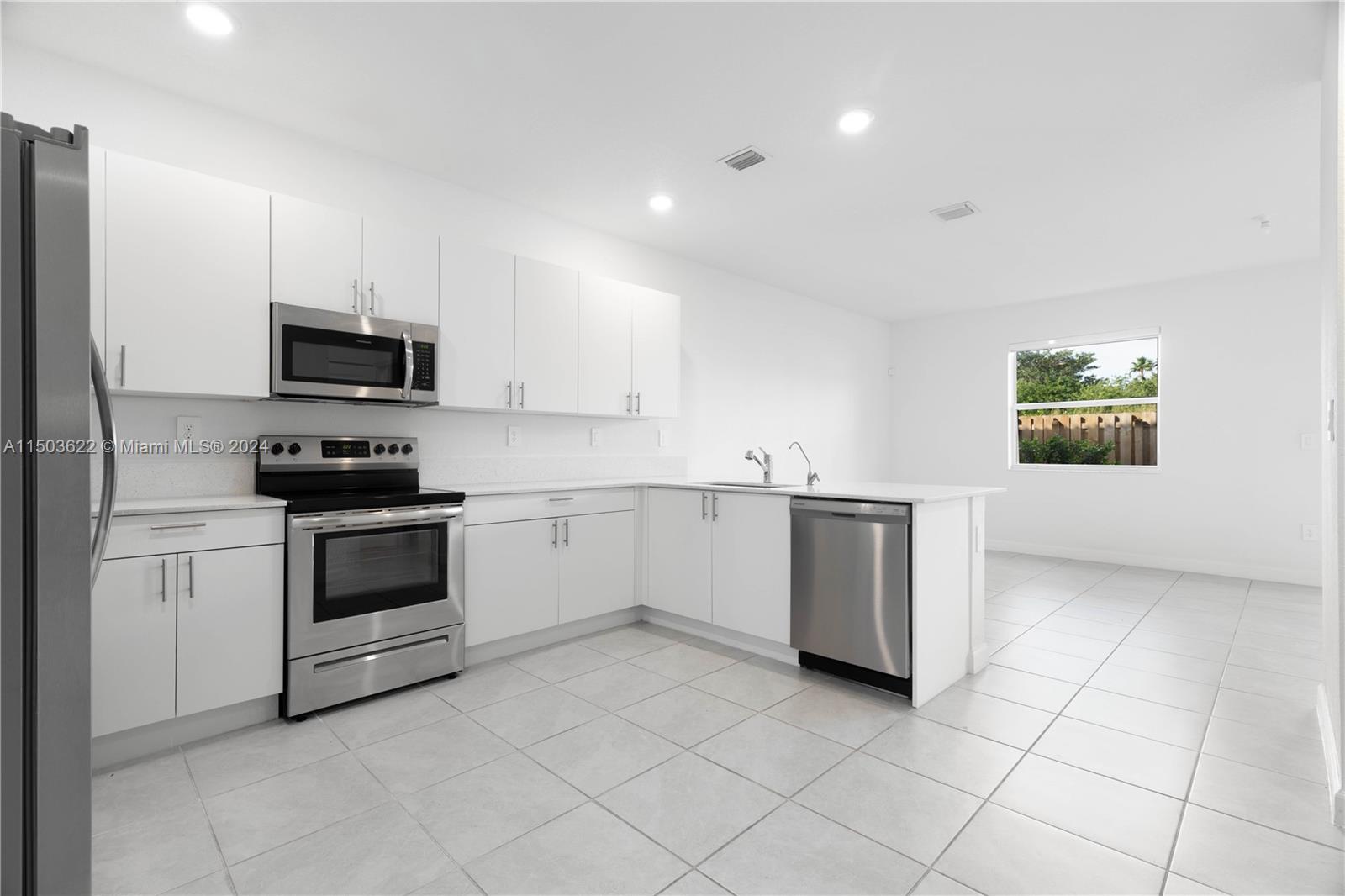 2701 SE 10 st 2701, Homestead, Florida 33035, 4 Bedrooms Bedrooms, ,2 BathroomsBathrooms,Residential,For Sale,2701 SE 10 st 2701,A11503622