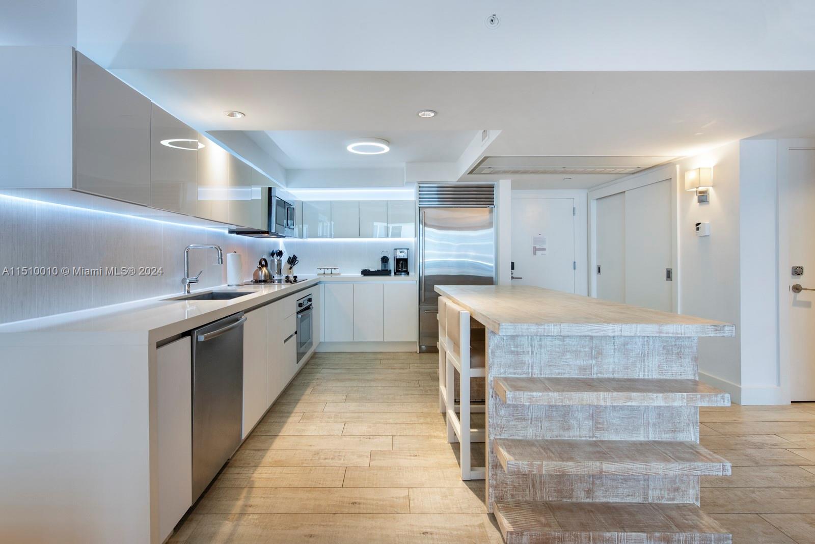 102 24th St 1012, Miami Beach, Florida 33139, 1 Bedroom Bedrooms, ,1 BathroomBathrooms,Residentiallease,For Rent,102 24th St 1012,A11510010