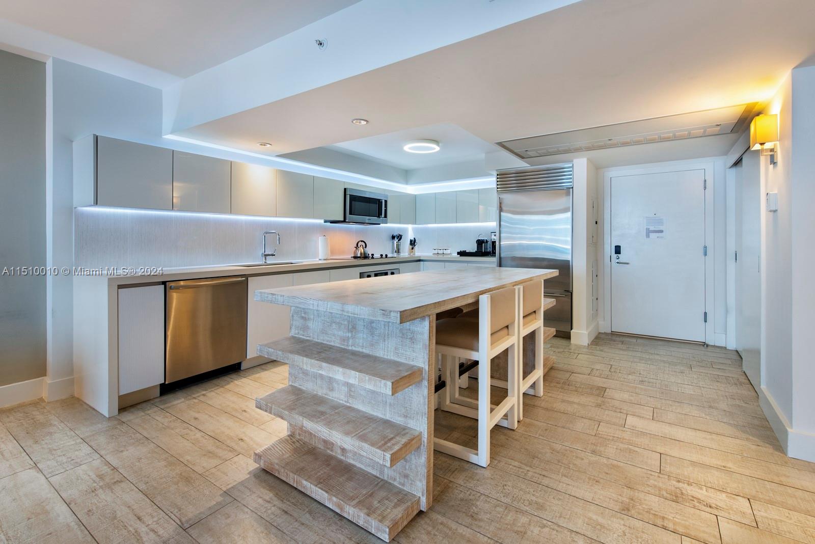 102 24th St 1012, Miami Beach, Florida 33139, 1 Bedroom Bedrooms, ,1 BathroomBathrooms,Residentiallease,For Rent,102 24th St 1012,A11510010