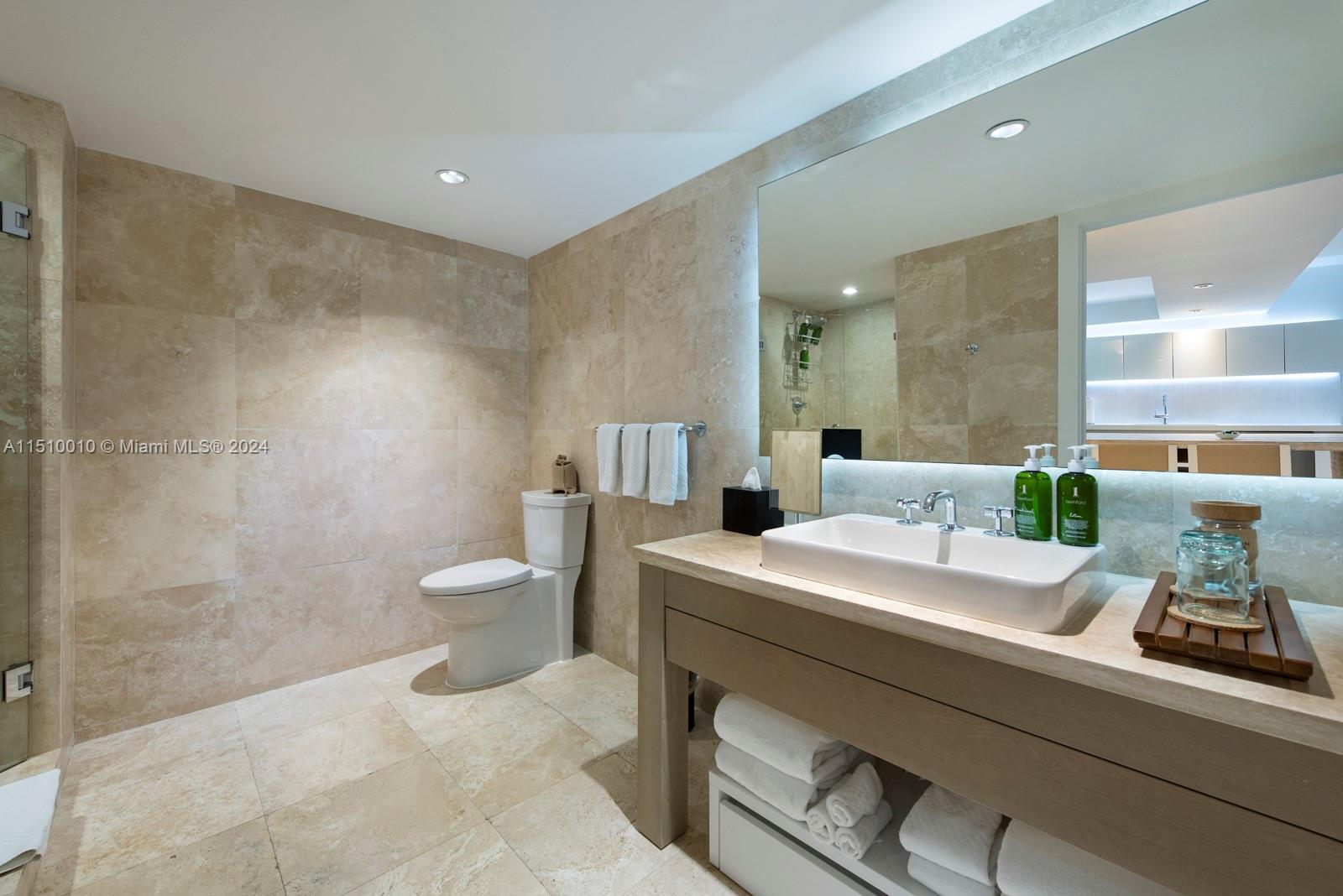 102 24th St 1012, Miami Beach, Florida 33139, 1 Bedroom Bedrooms, ,1 BathroomBathrooms,Residentiallease,For Rent,102 24th St 1012,A11510010